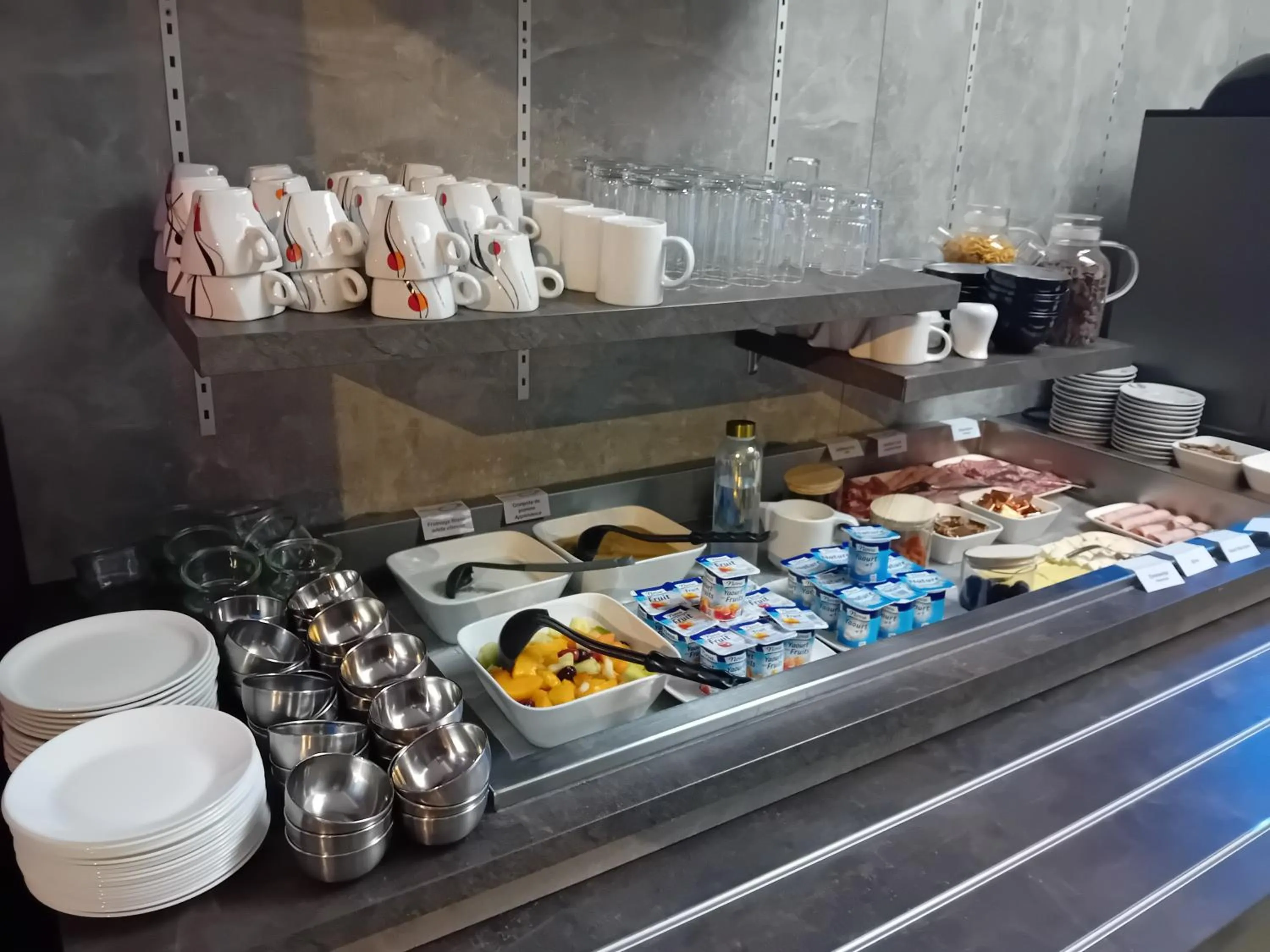 Breakfast in The Originals City, Hôtel Nevers Centre Gare (Inter-Hotel)