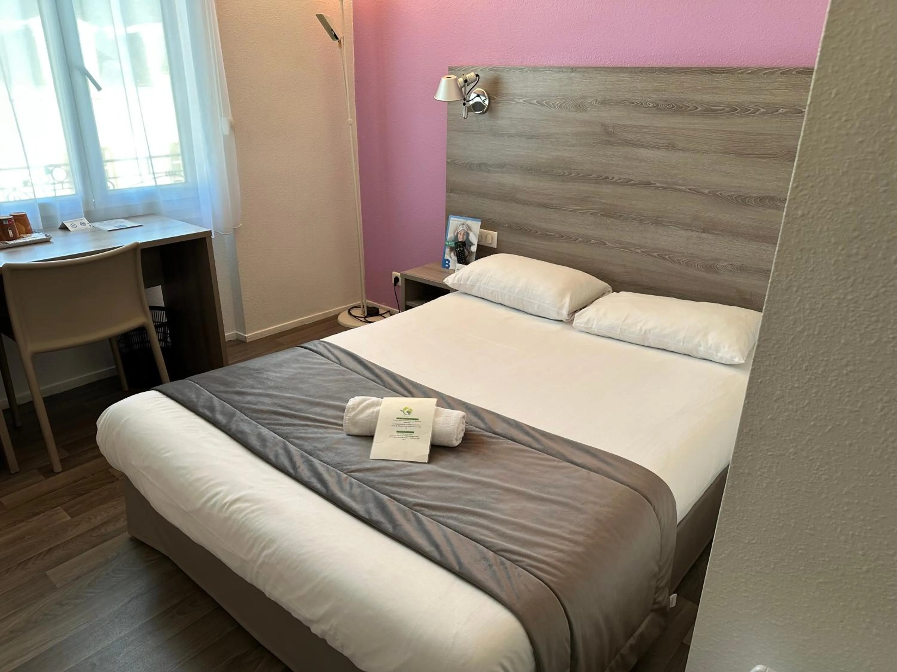 Photo of the whole room, Bed in The Originals City, Hôtel Nevers Centre Gare (Inter-Hotel)