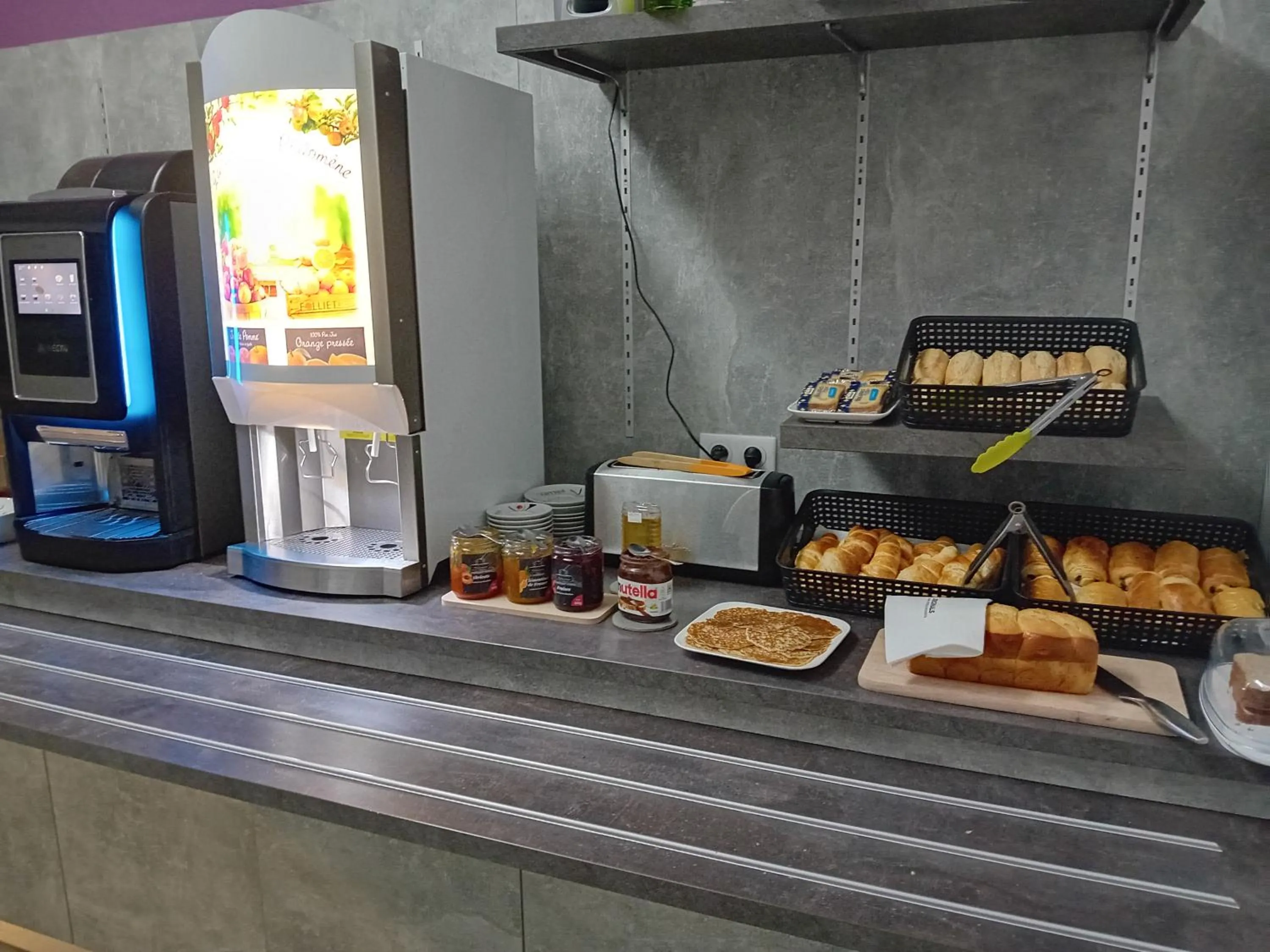 Breakfast in The Originals City, Hôtel Nevers Centre Gare (Inter-Hotel)