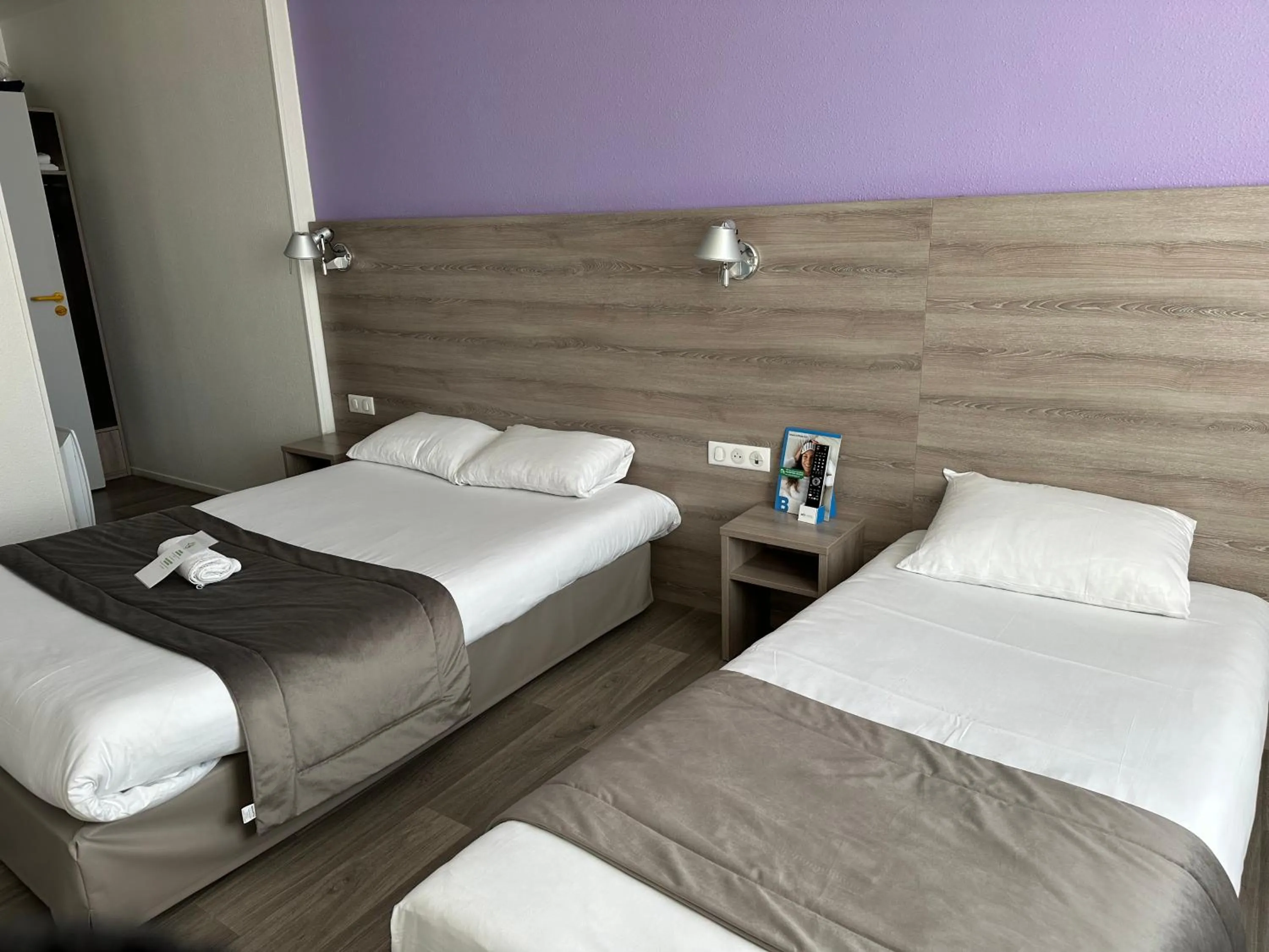 Photo of the whole room, Bed in The Originals City, Hôtel Nevers Centre Gare (Inter-Hotel)