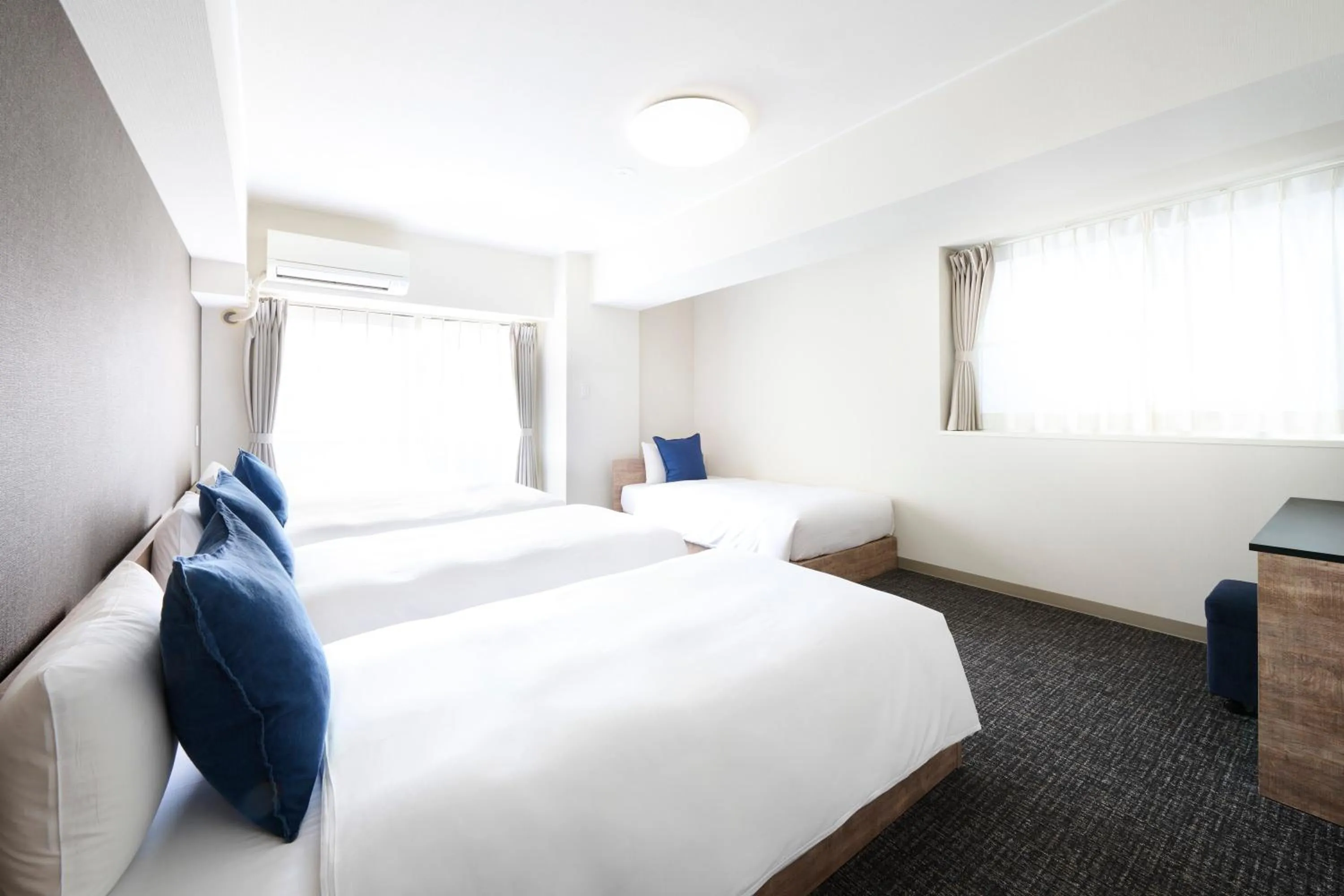 Photo of the whole room, Bed in montan HAKATA