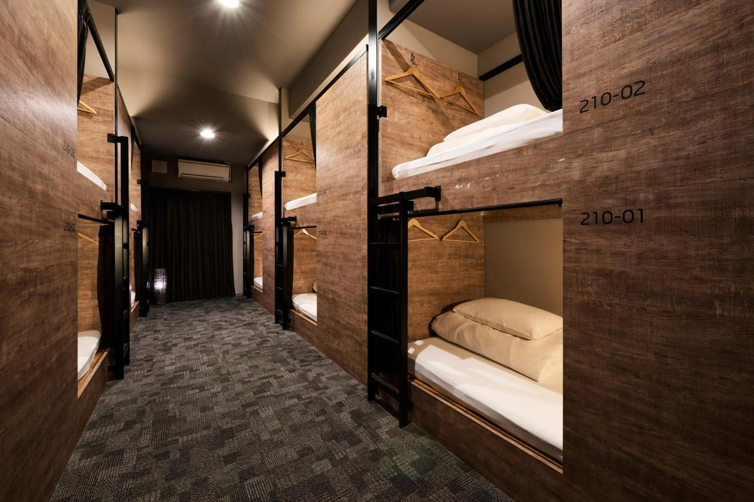 Photo of the whole room, Bed in montan HAKATA