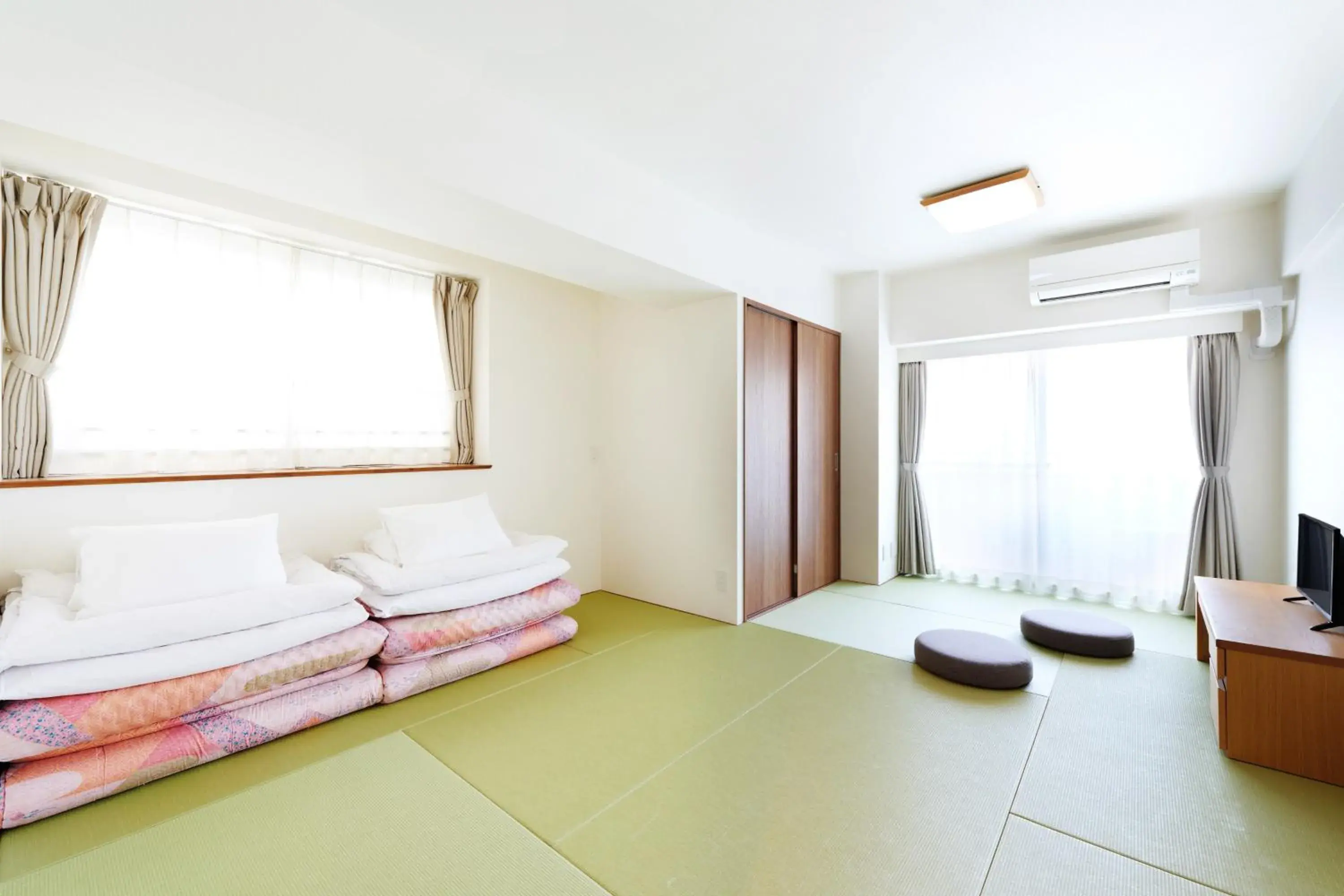 Photo of the whole room, Bed in montan HAKATA Photo of the whole room, Bed in montan HAKATA