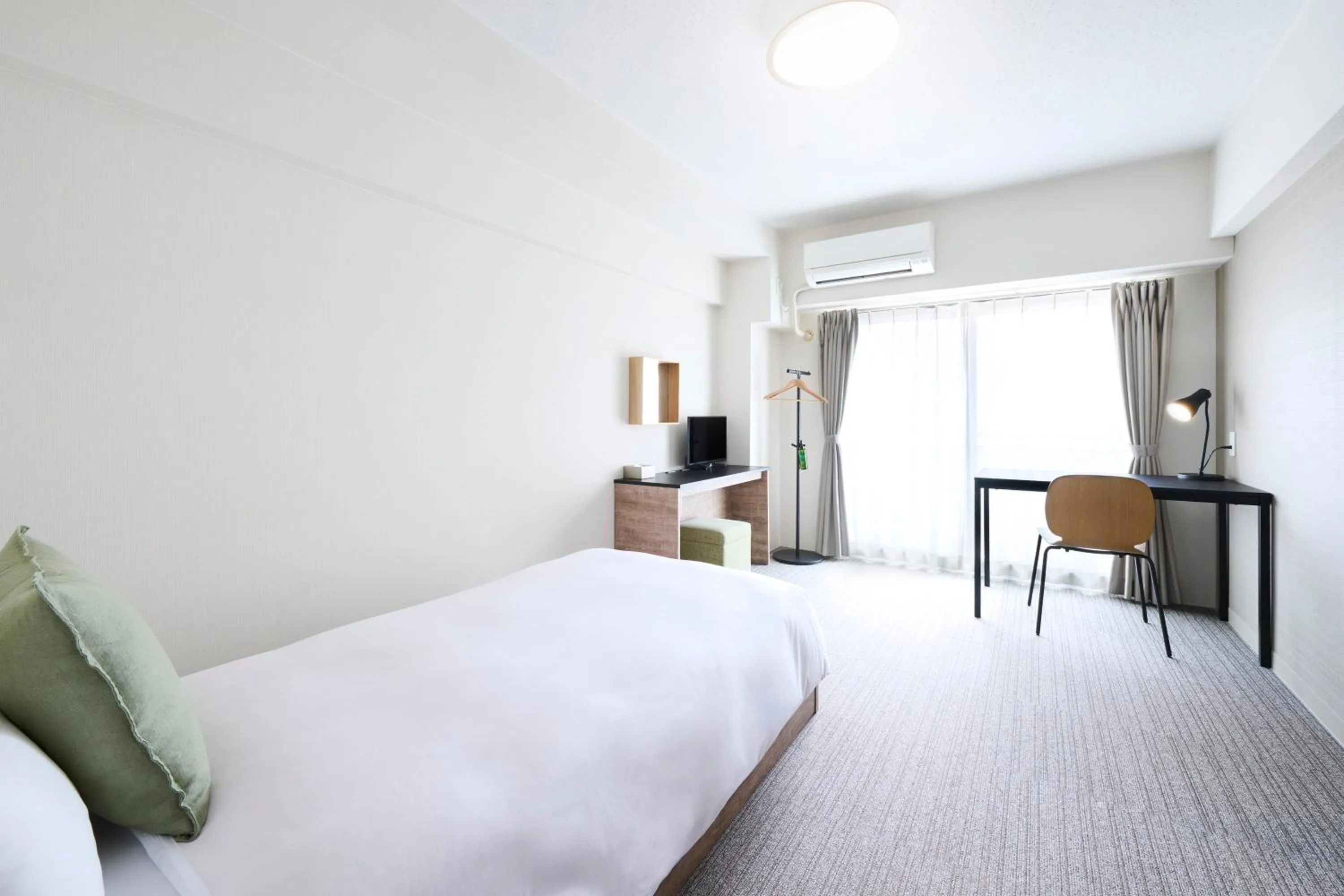 Photo of the whole room, Bed in montan HAKATA