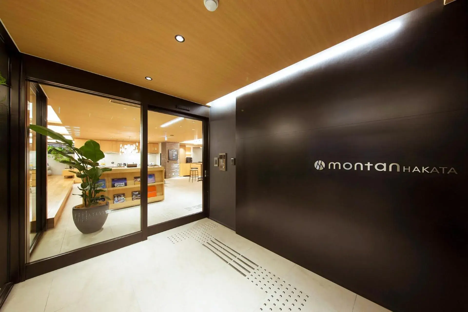 Facade/entrance in montan HAKATA Facade/entrance in montan HAKATA