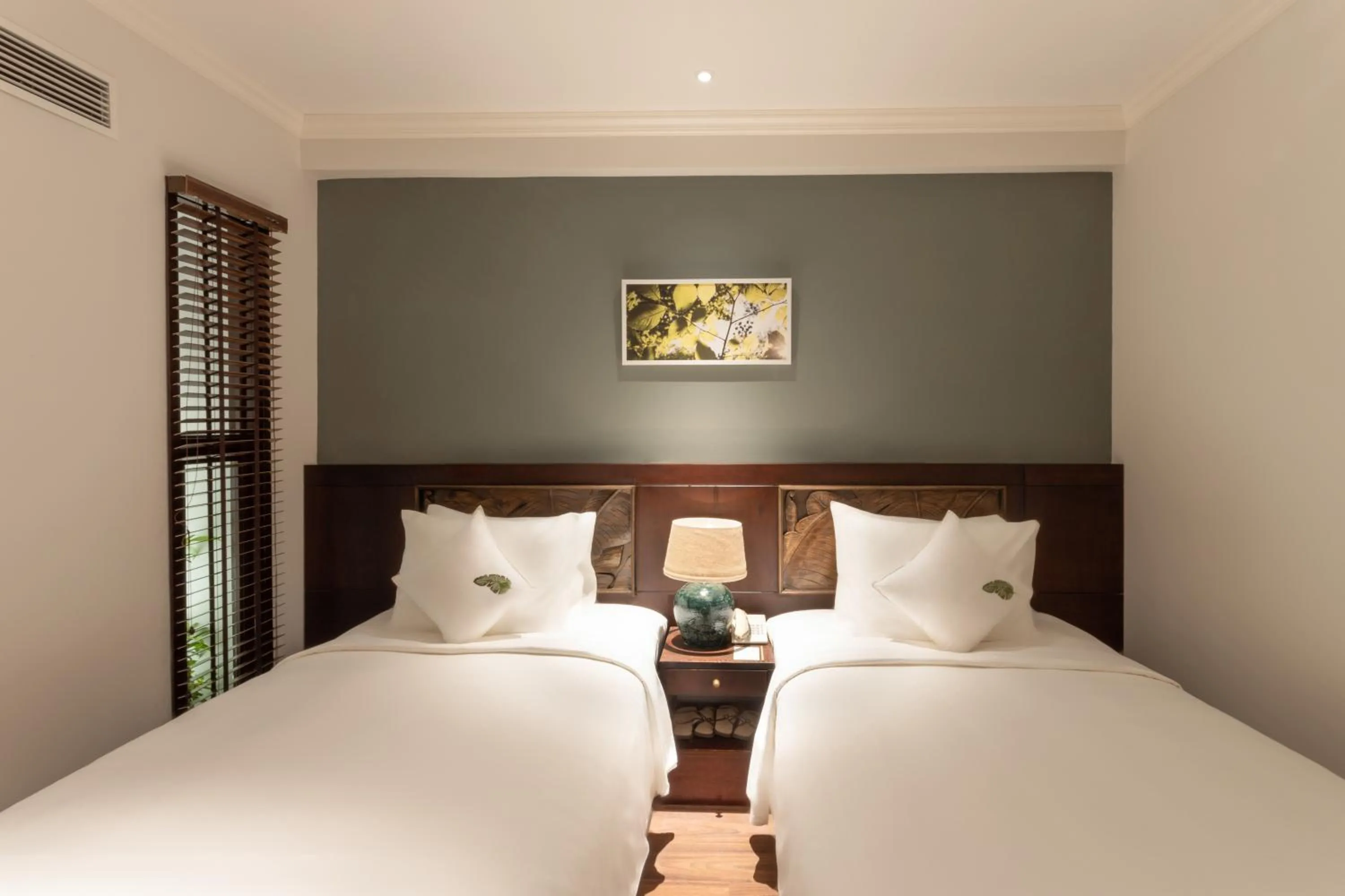 Photo of the whole room, Bed in Cochin Sang Hotel