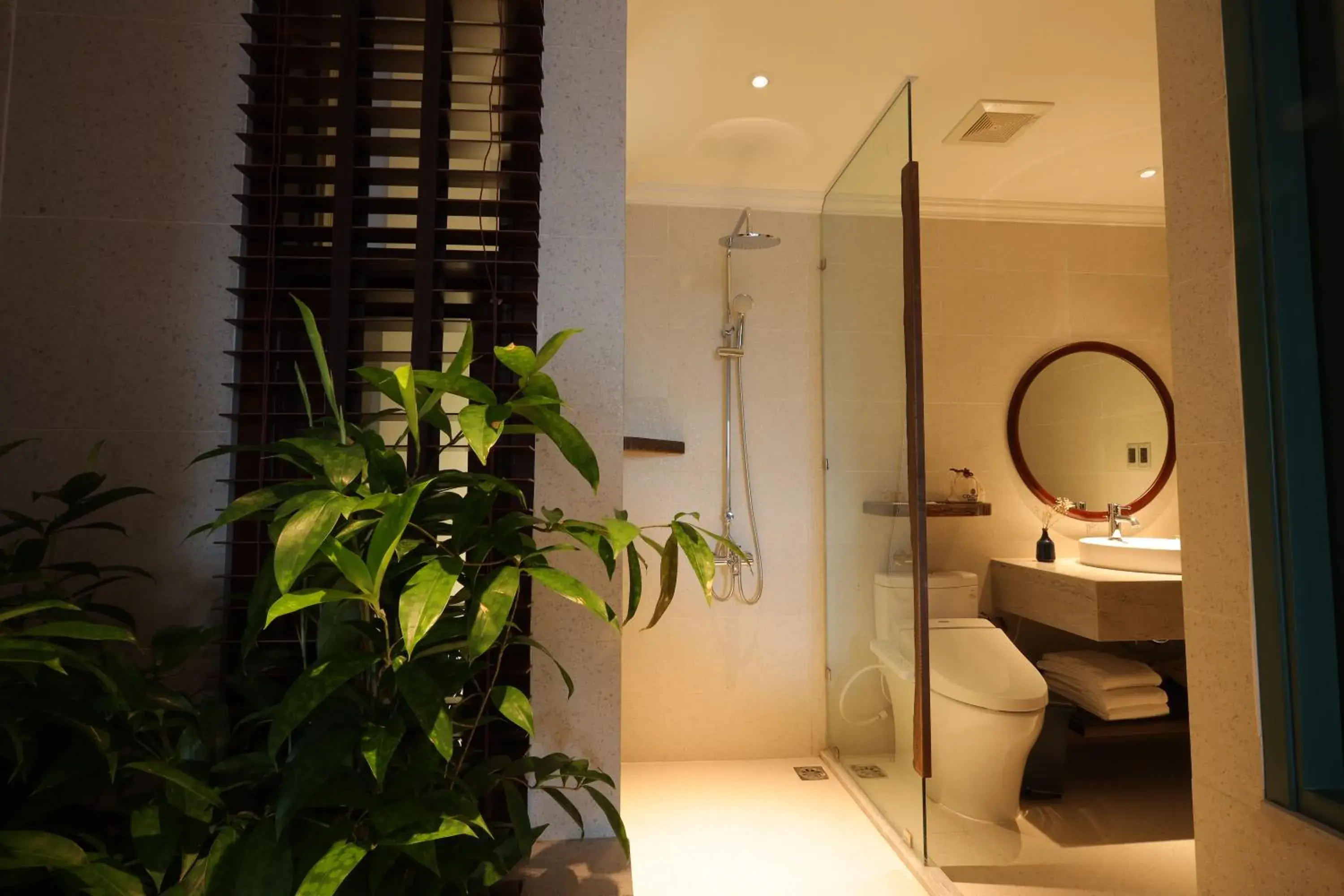 Bathroom in Cochin Sang Hotel Bathroom in Cochin Sang Hotel