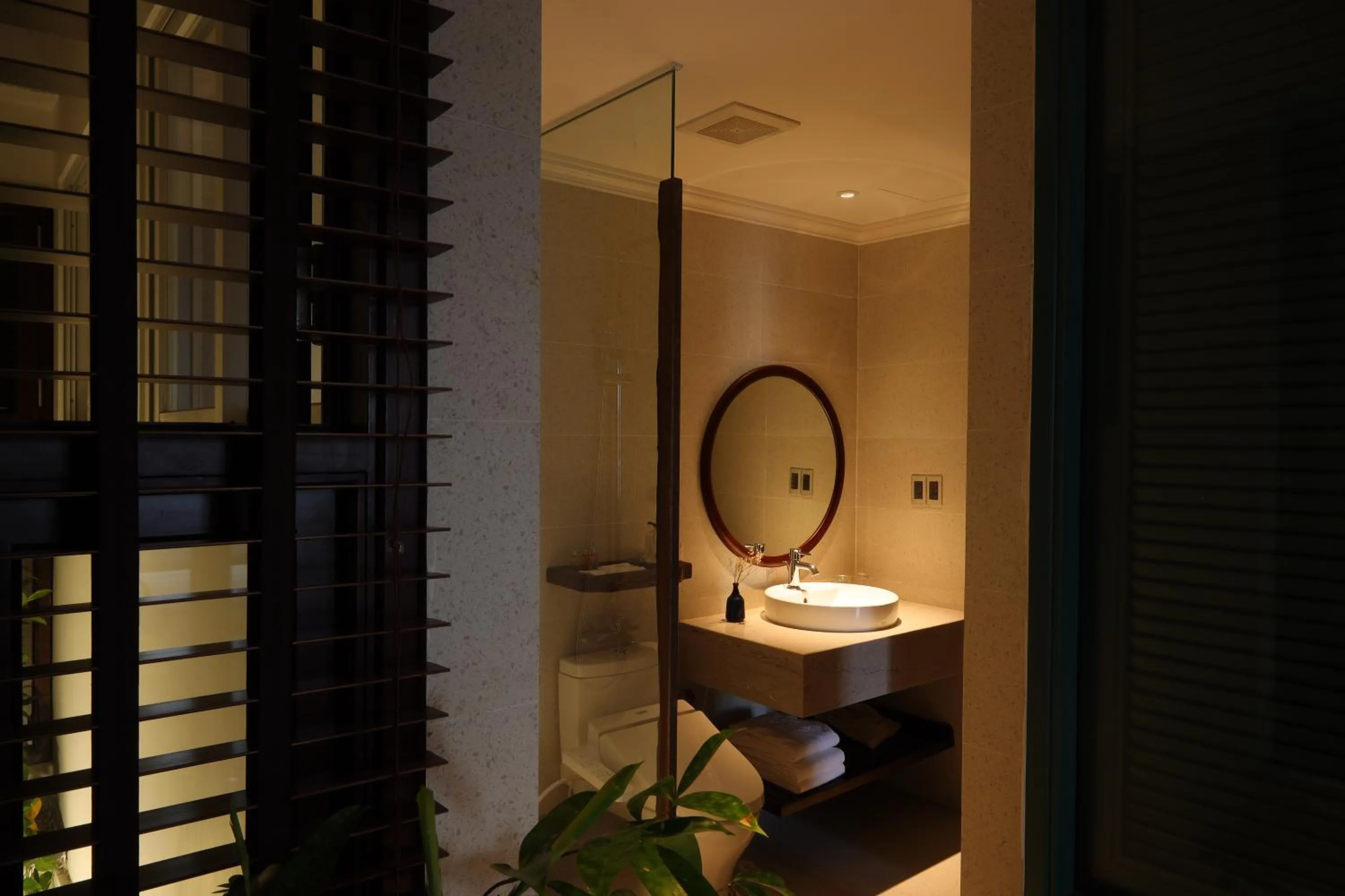 Bathroom in Cochin Sang Hotel