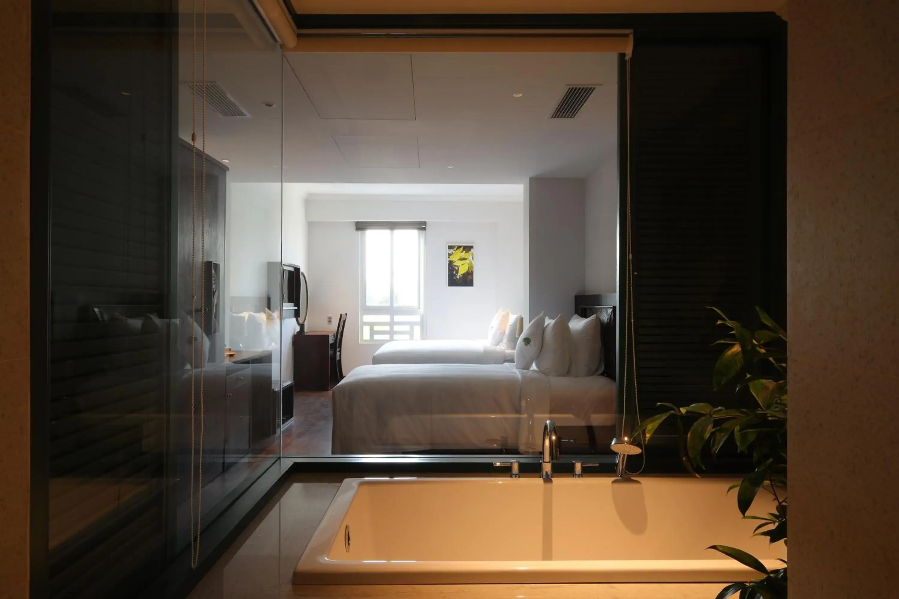 Photo of the whole room, Bed in Cochin Sang Hotel Photo of the whole room, Bed in Cochin Sang Hotel