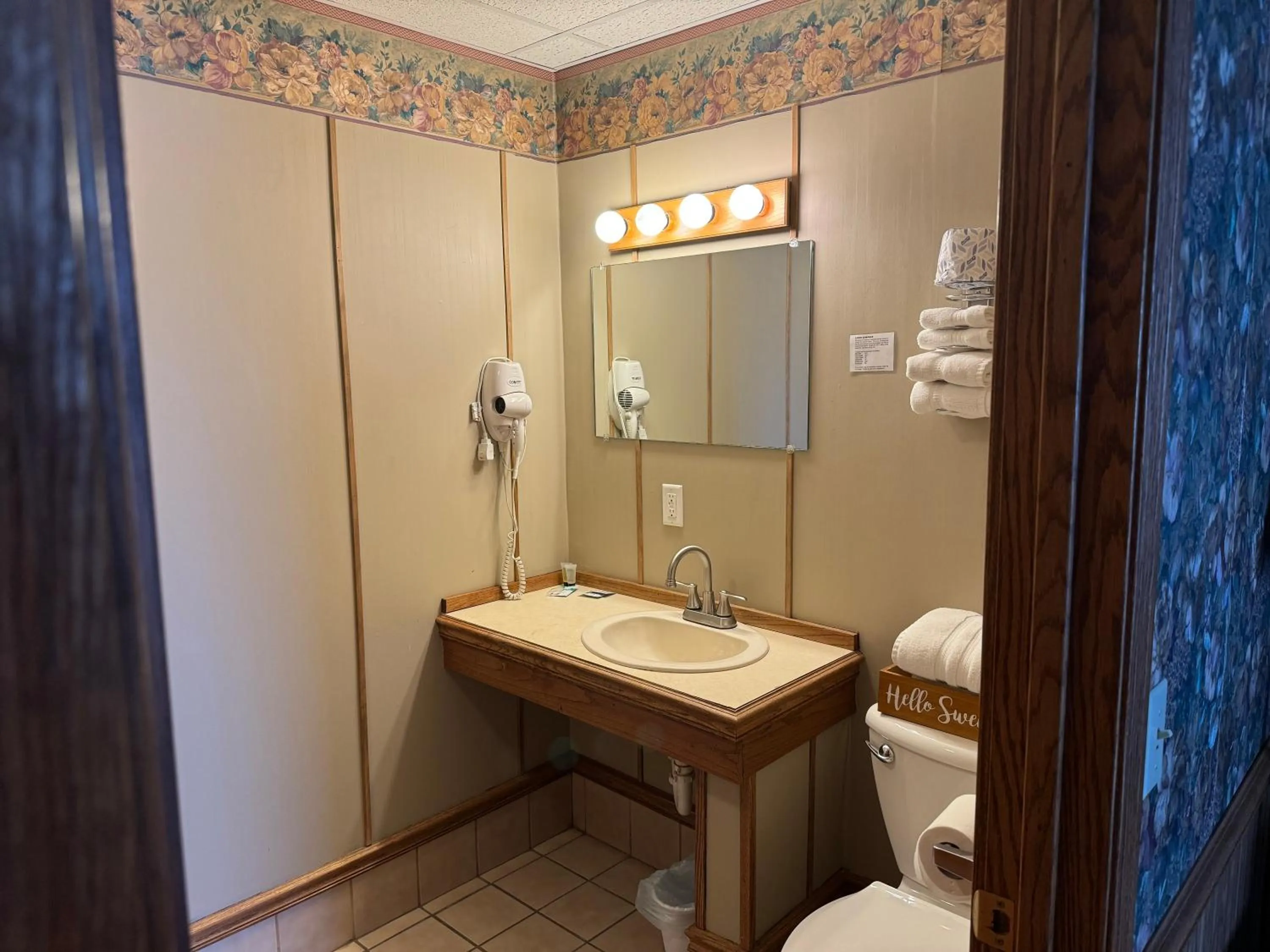 Bathroom in Fenway House Hotel