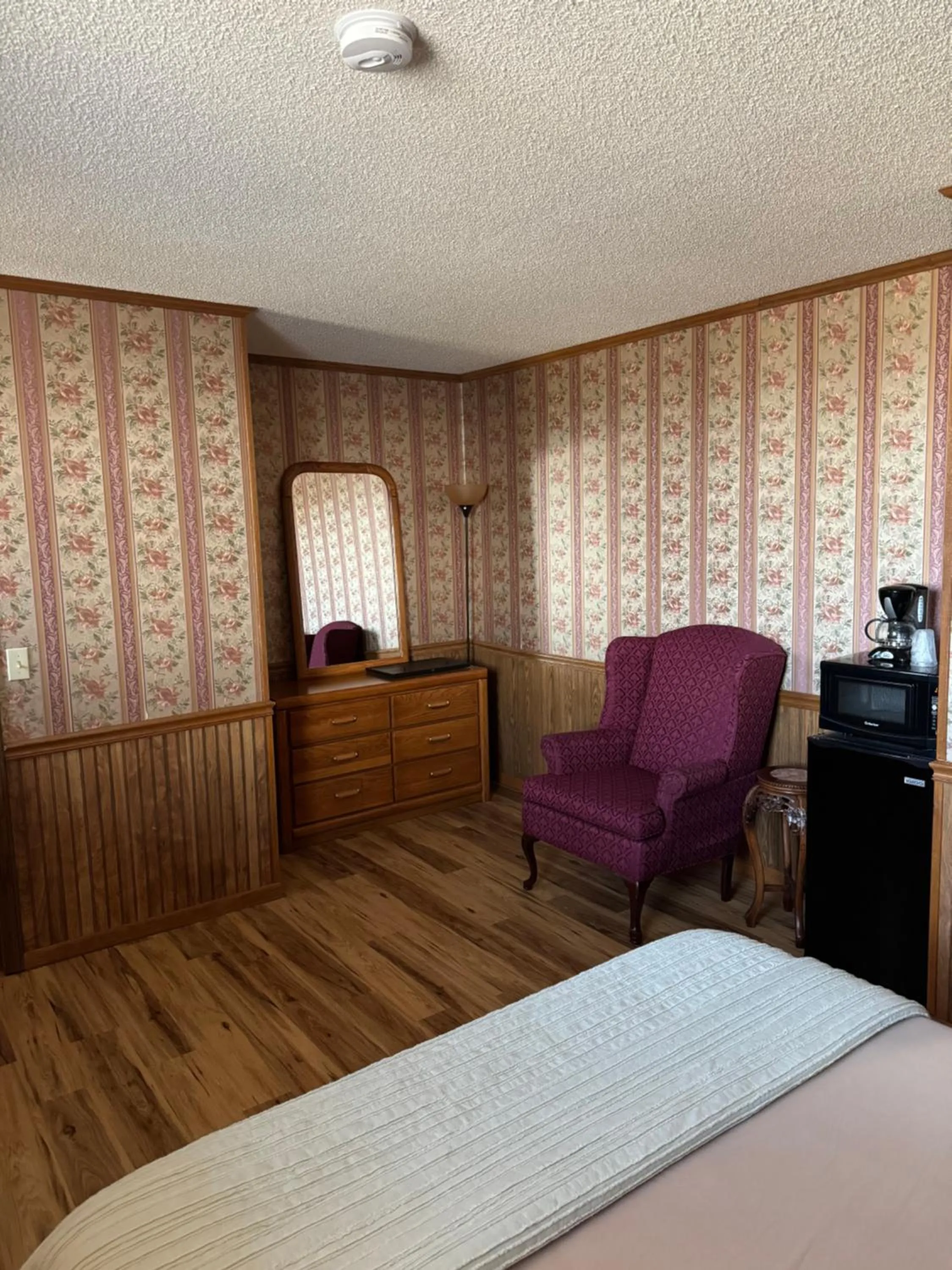 Bed in Fenway House Hotel