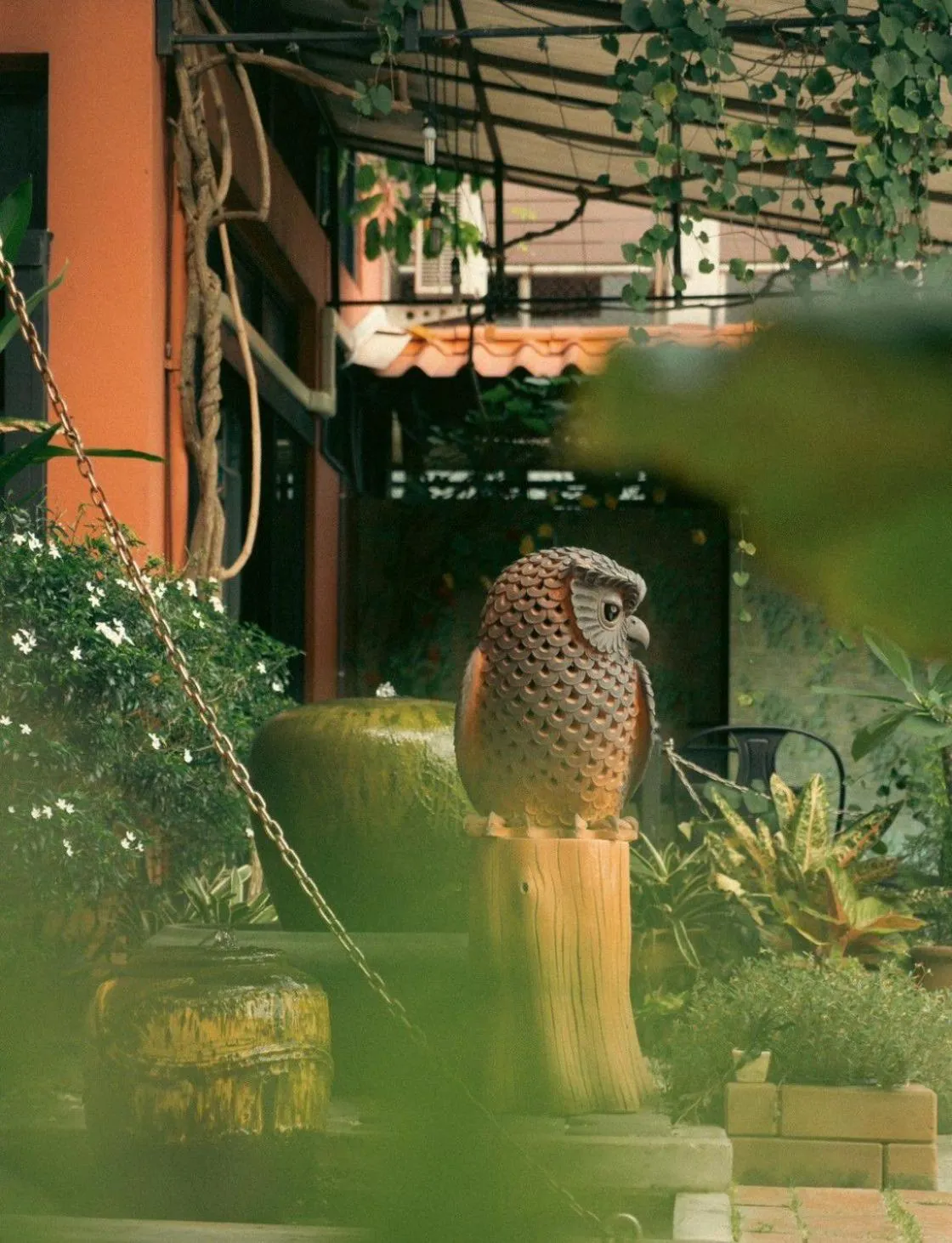 Inner courtyard view in Baansuanprannok Hotel