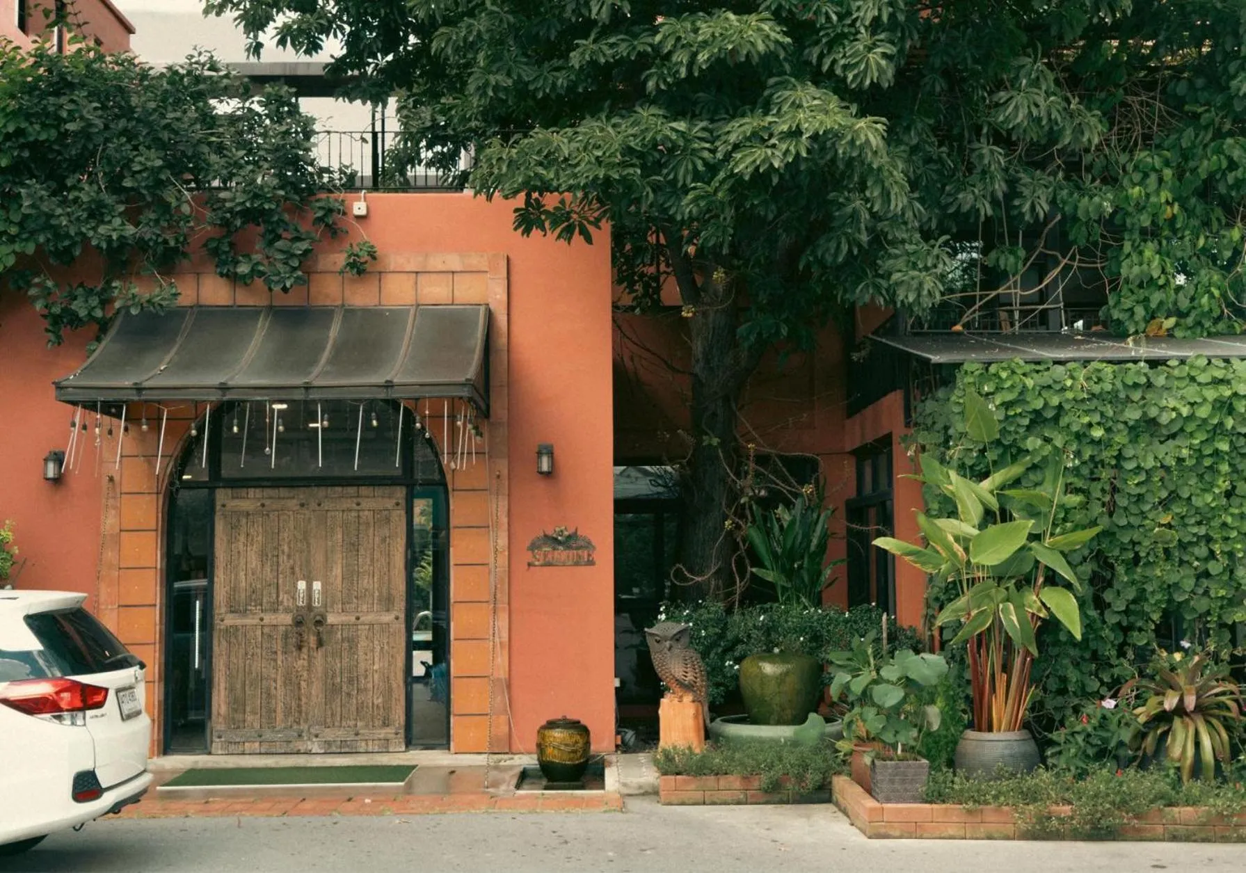 Property building in Baansuanprannok Hotel