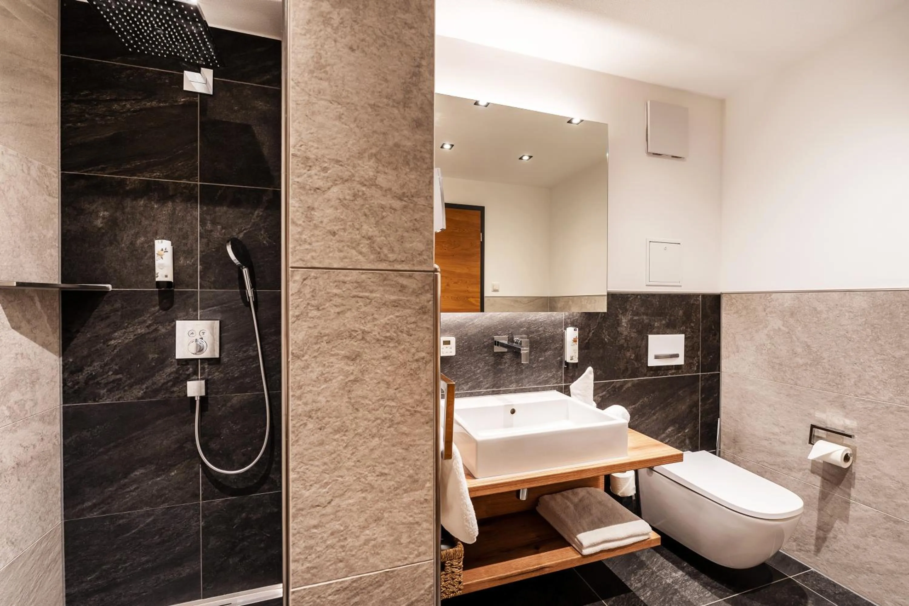 Bathroom in Hotel Bayerischer Hof