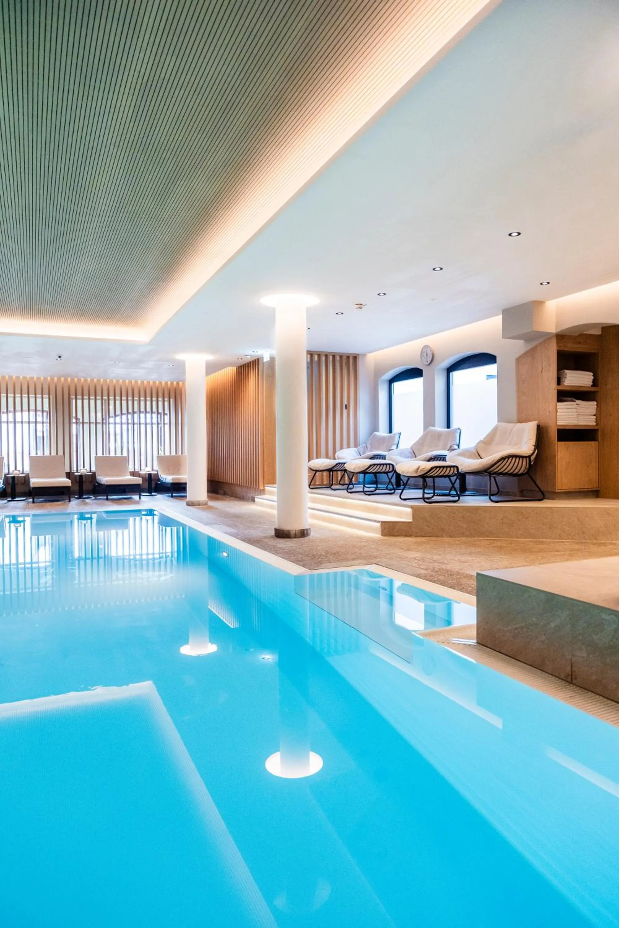 Swimming pool in Hotel Bayerischer Hof