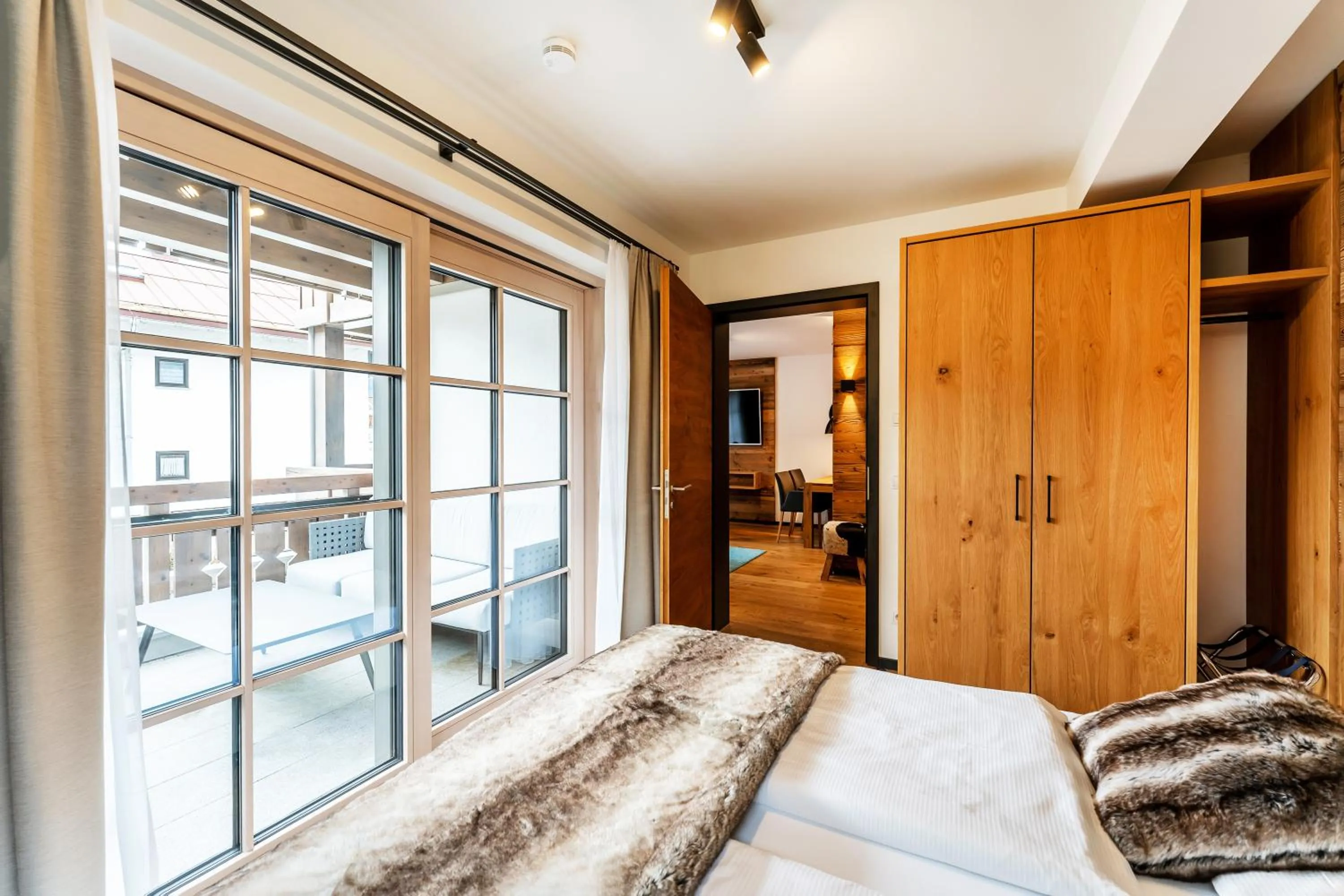 Photo of the whole room, Bed in Hotel Bayerischer Hof