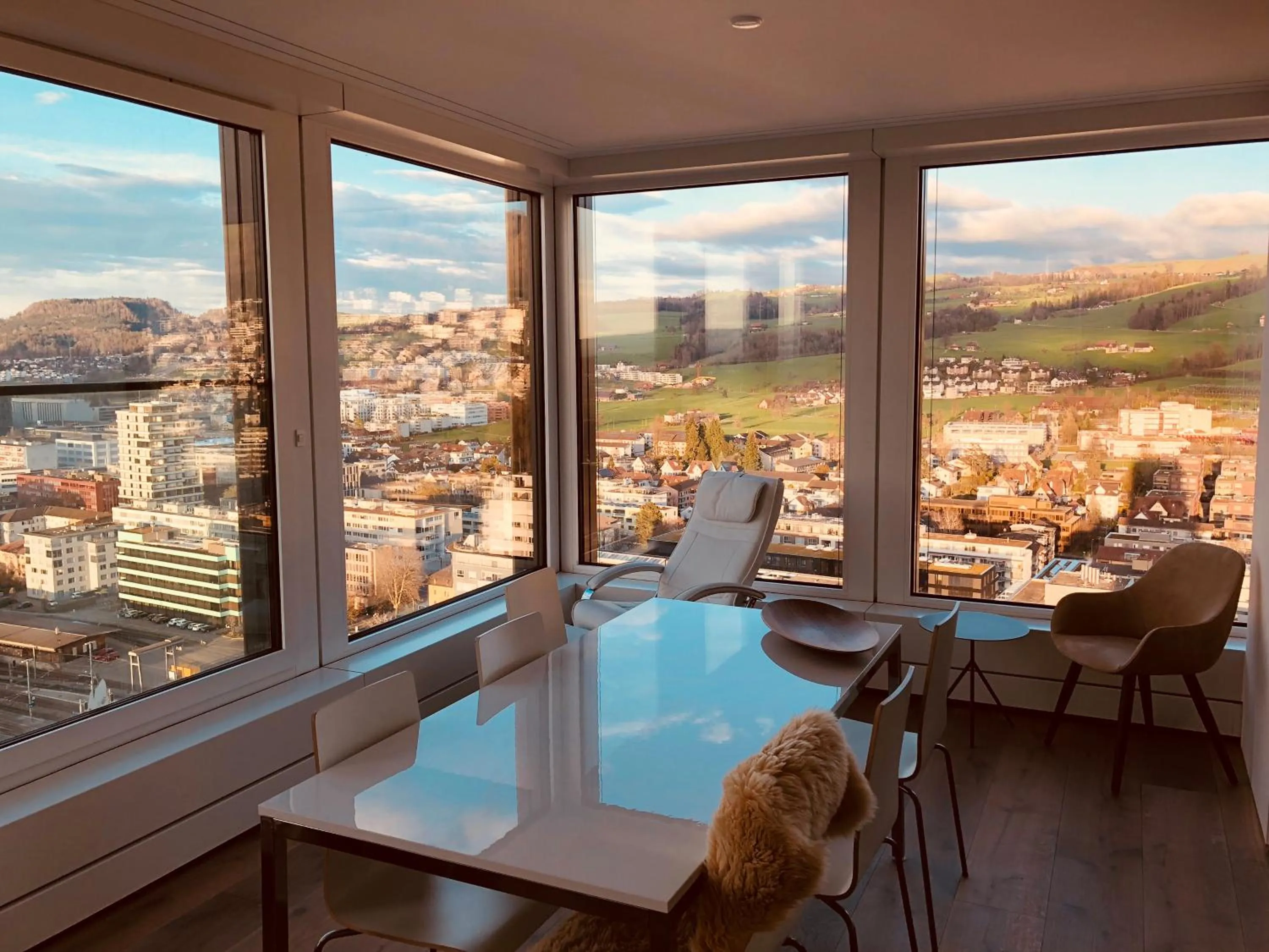 Dining area in Park Tower City View Apartments