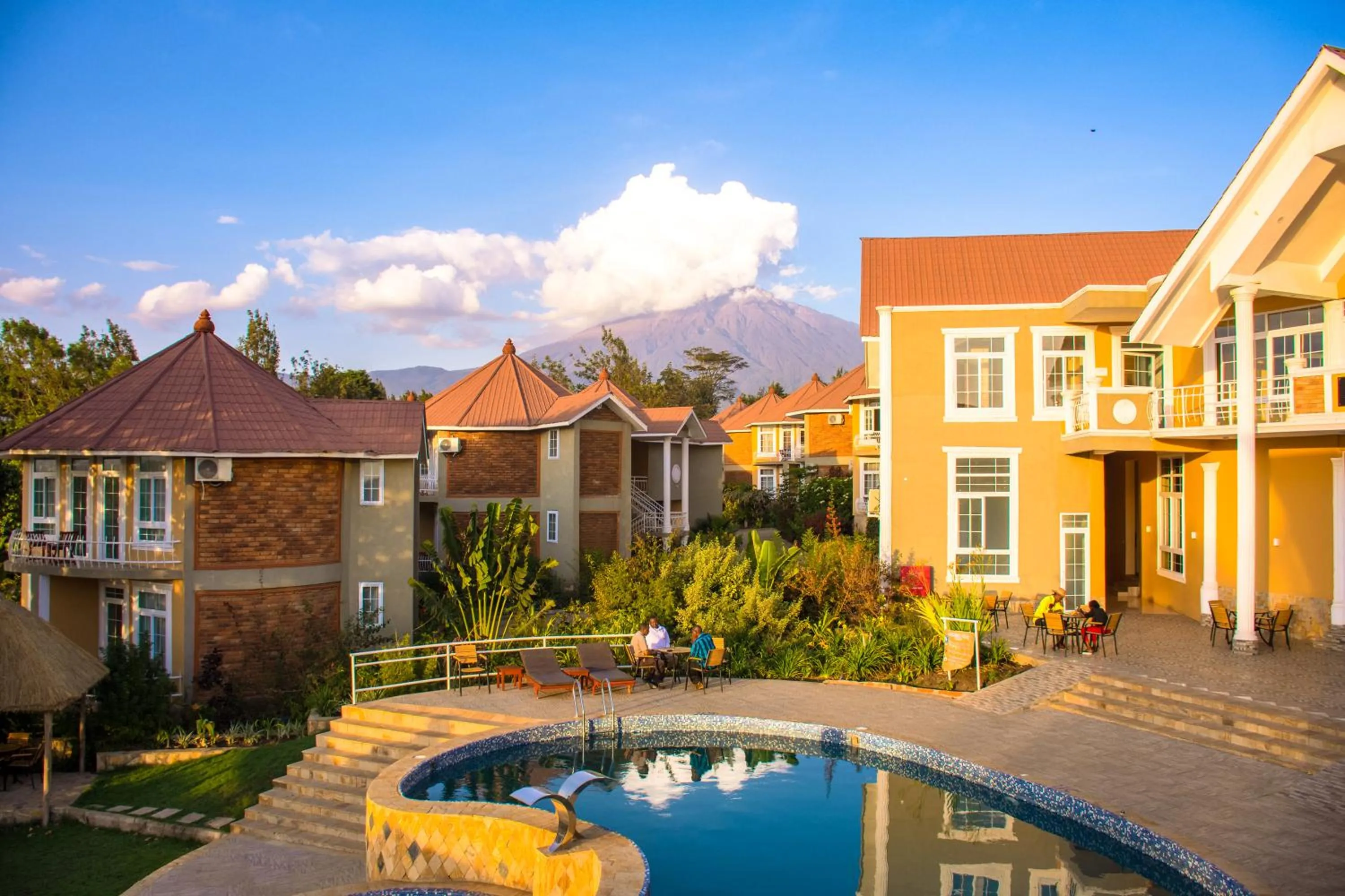 Swimming pool in Masailand Safari Lodge