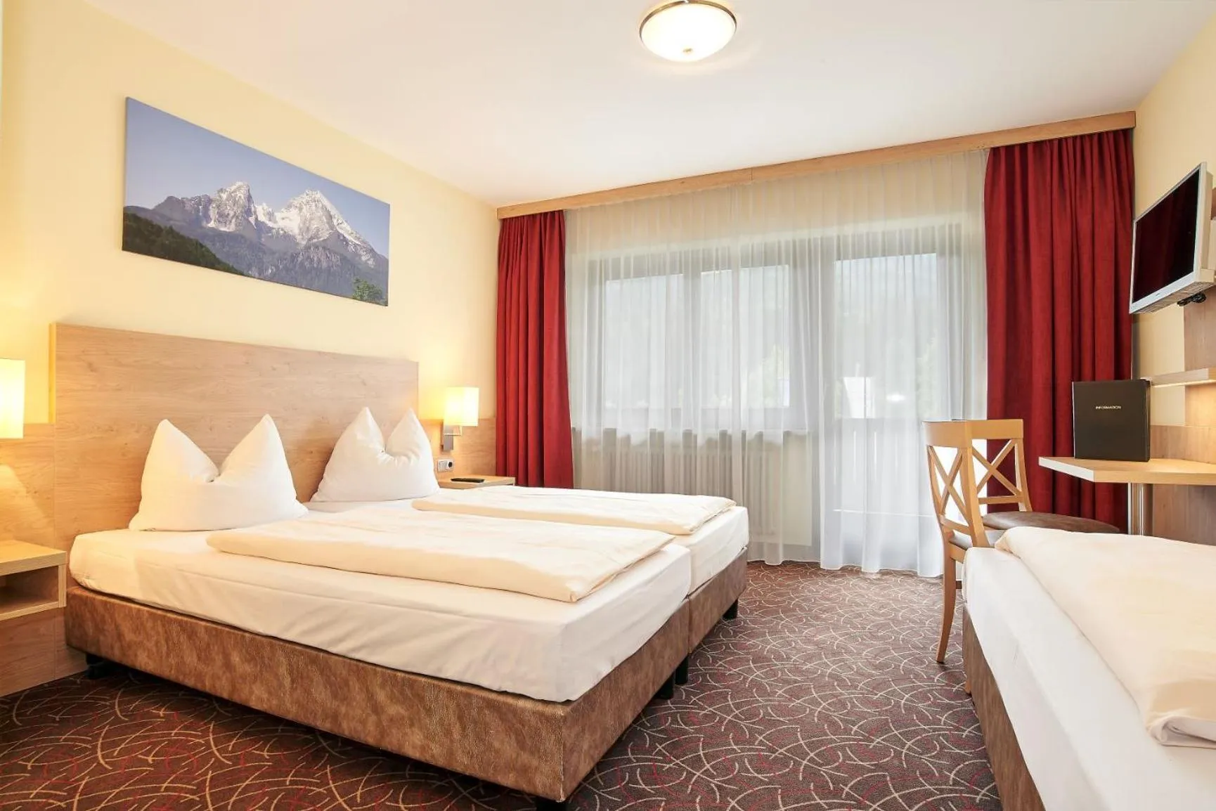 Bed in Alpen-Hotel Seimler
