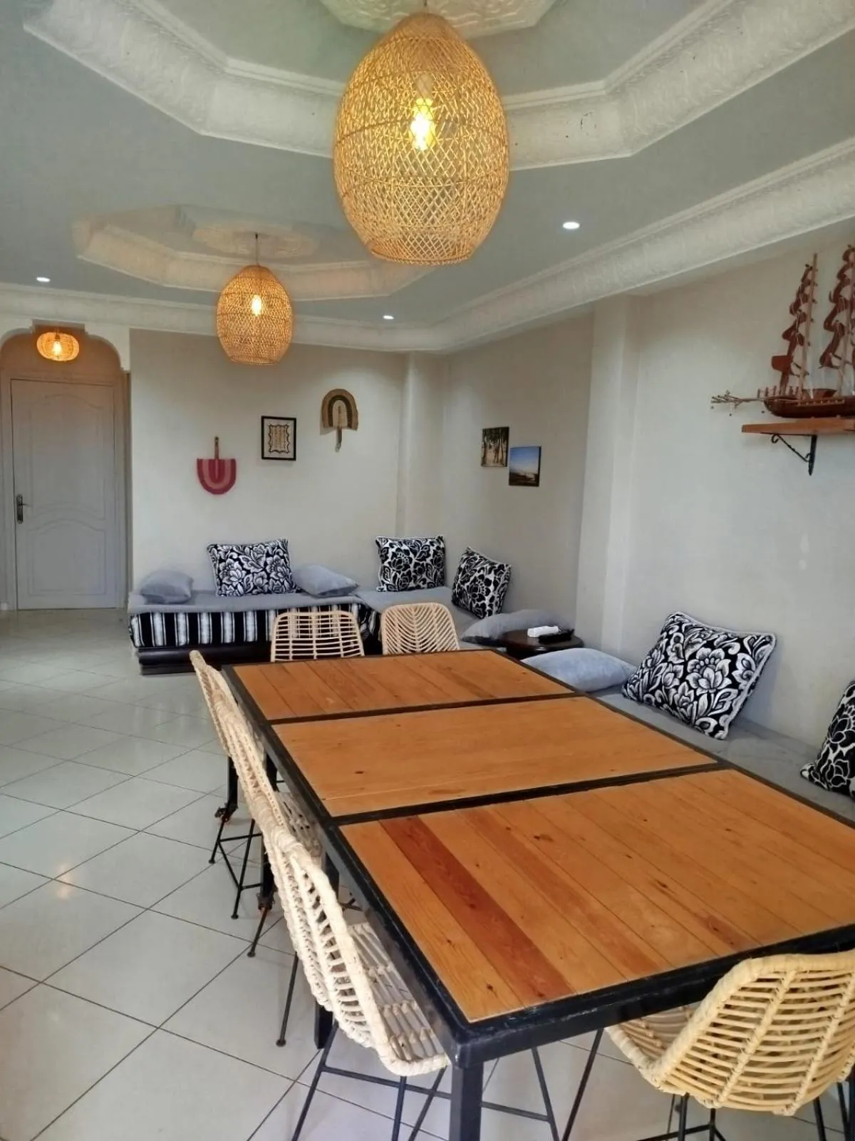 Communal lounge/ TV room in Travel Surf Morocco