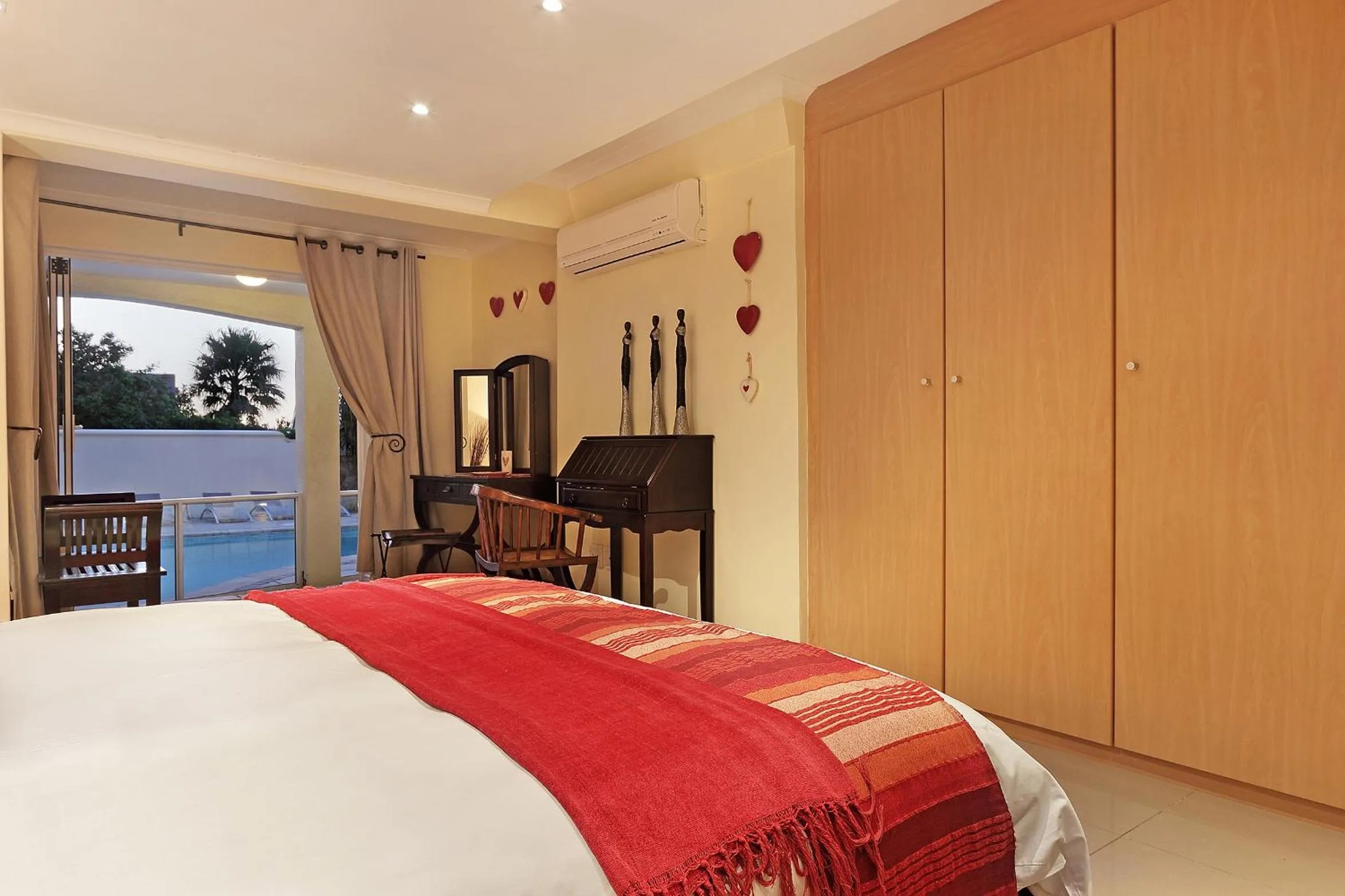 Bedroom, Bed in Merridew Villa