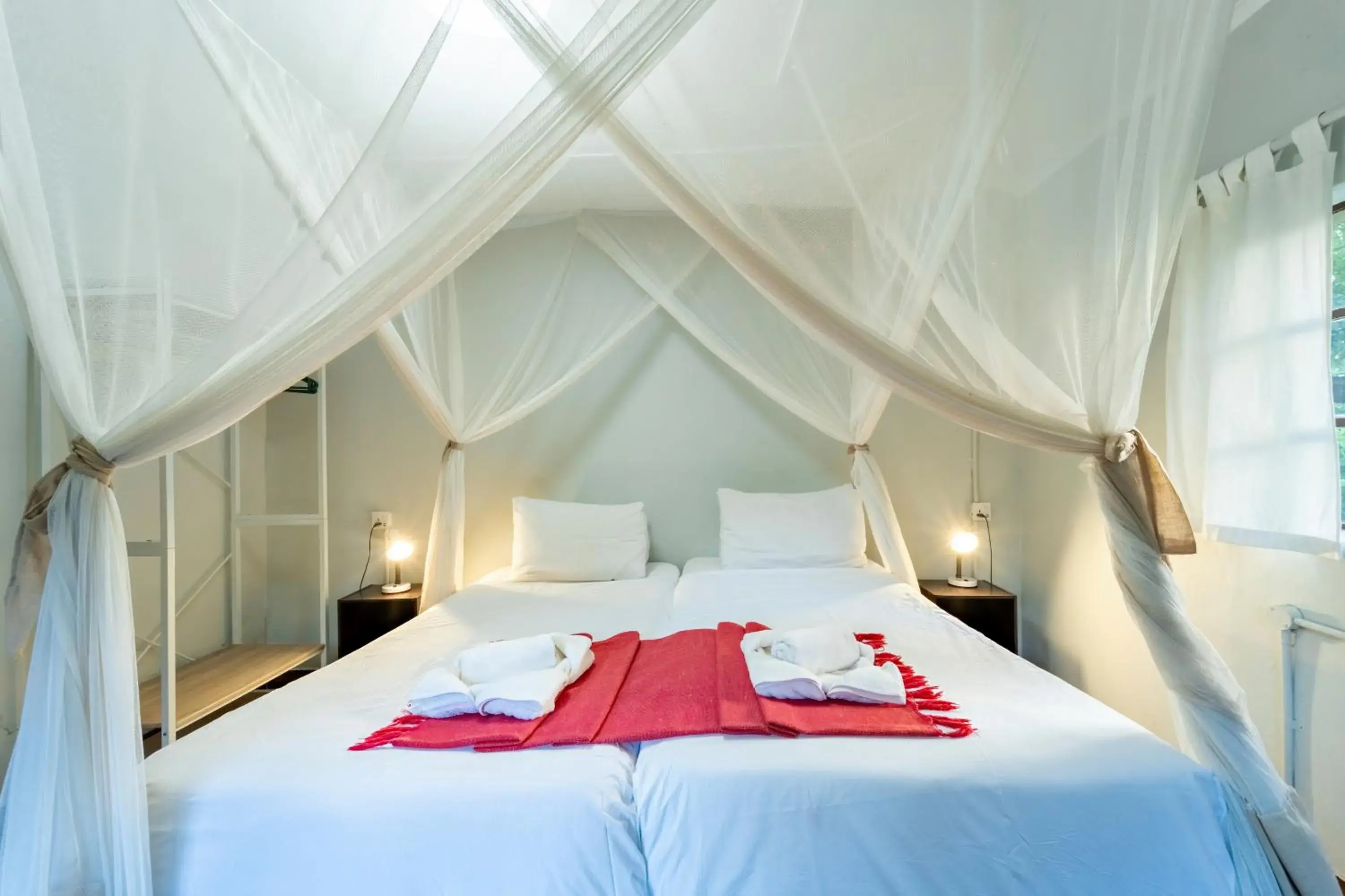 Double or Twin Room - single occupancy in Shoestrings Backpackers Lodge Vic Falls Double or Twin Room - single occupancy in Shoestrings Backpackers Lodge Vic Falls