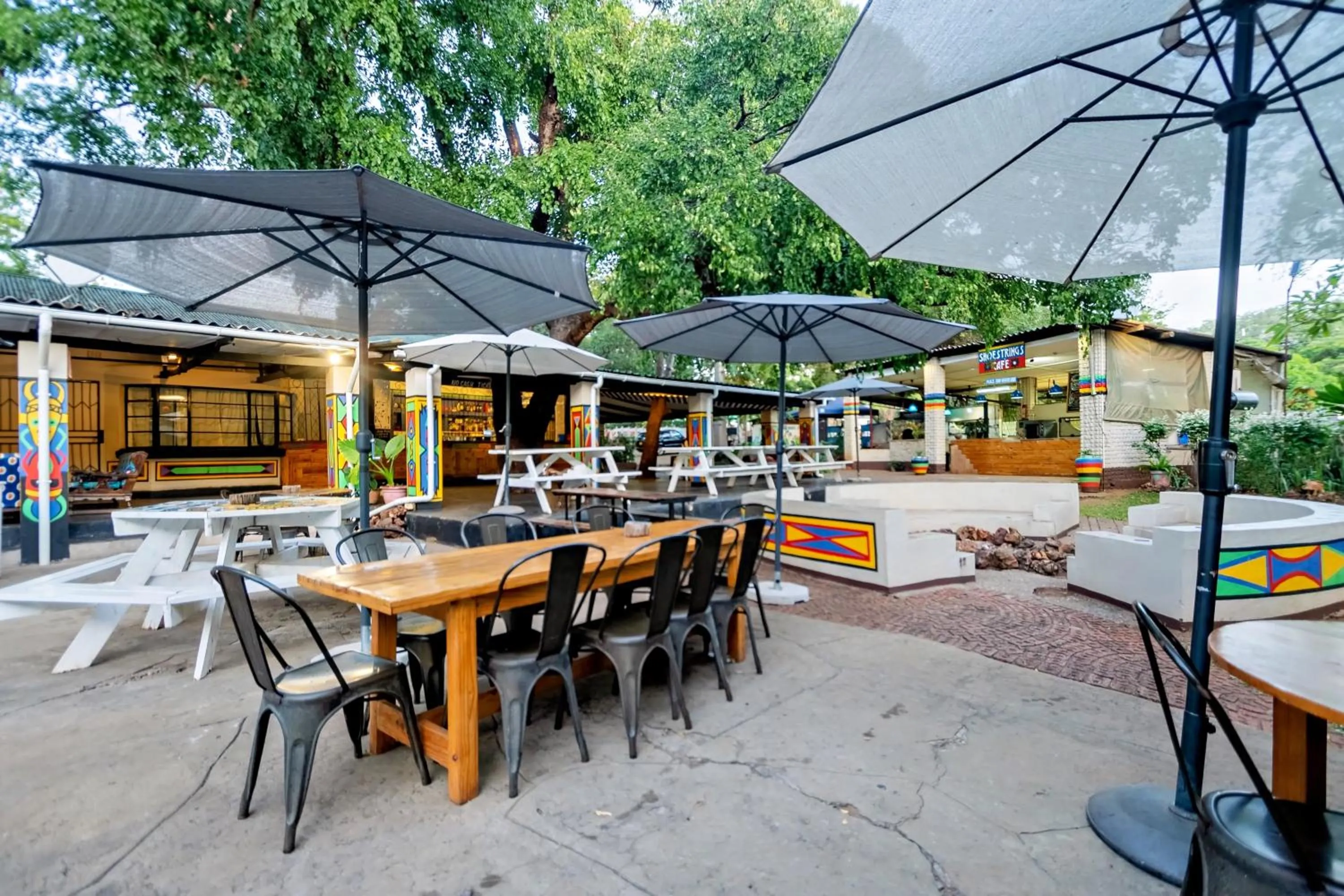 Property building in Shoestrings Backpackers Lodge Vic Falls