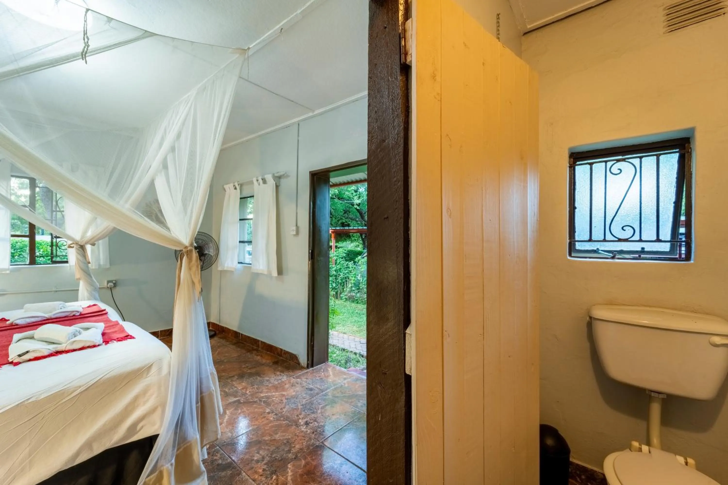 Bedroom, Bed in Shoestrings Backpackers Lodge Vic Falls