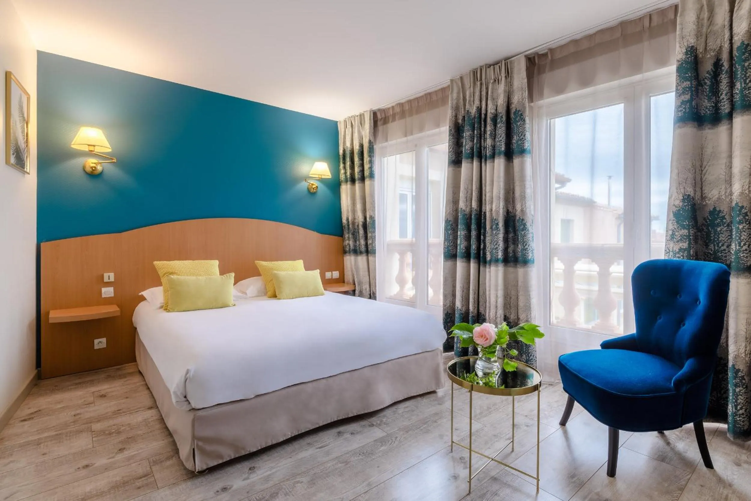 Bedroom, Bed in Auberge du Poids Public Logis Hotel