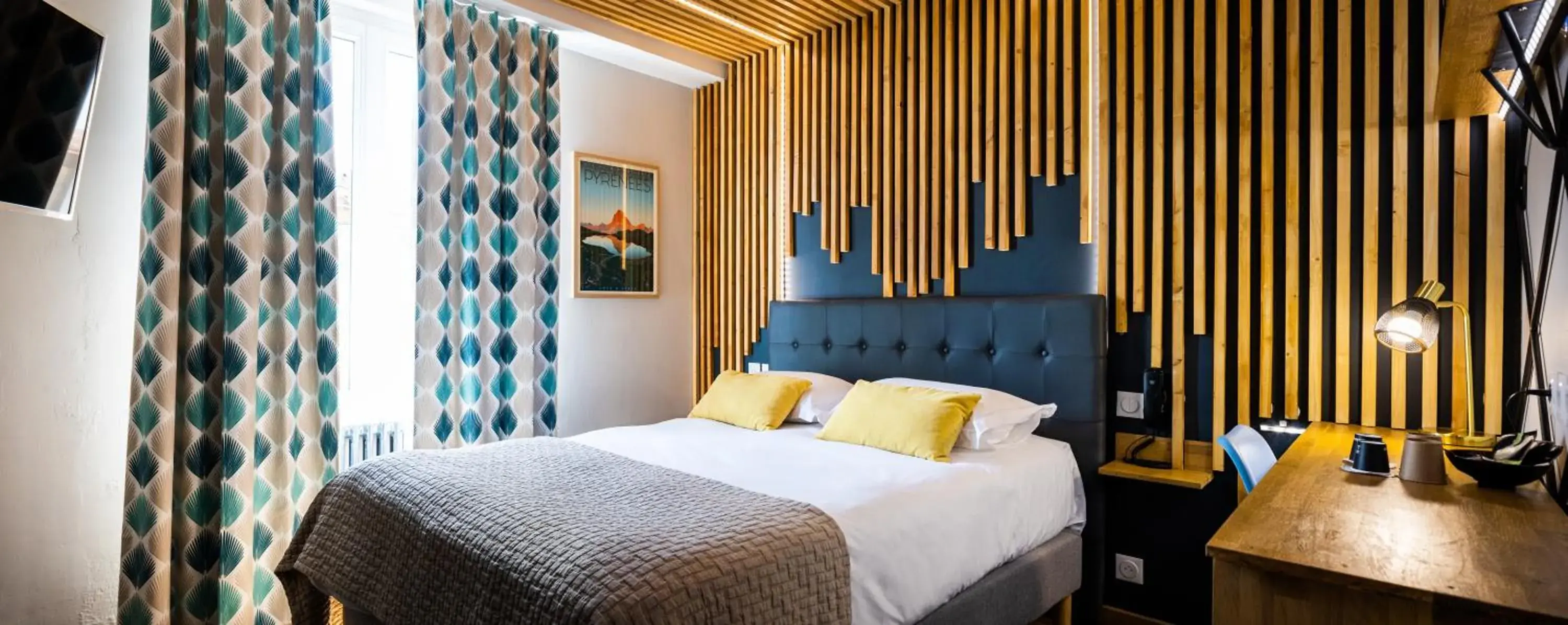 Bed in Auberge du Poids Public Logis Hotel Bed in Auberge du Poids Public Logis Hotel