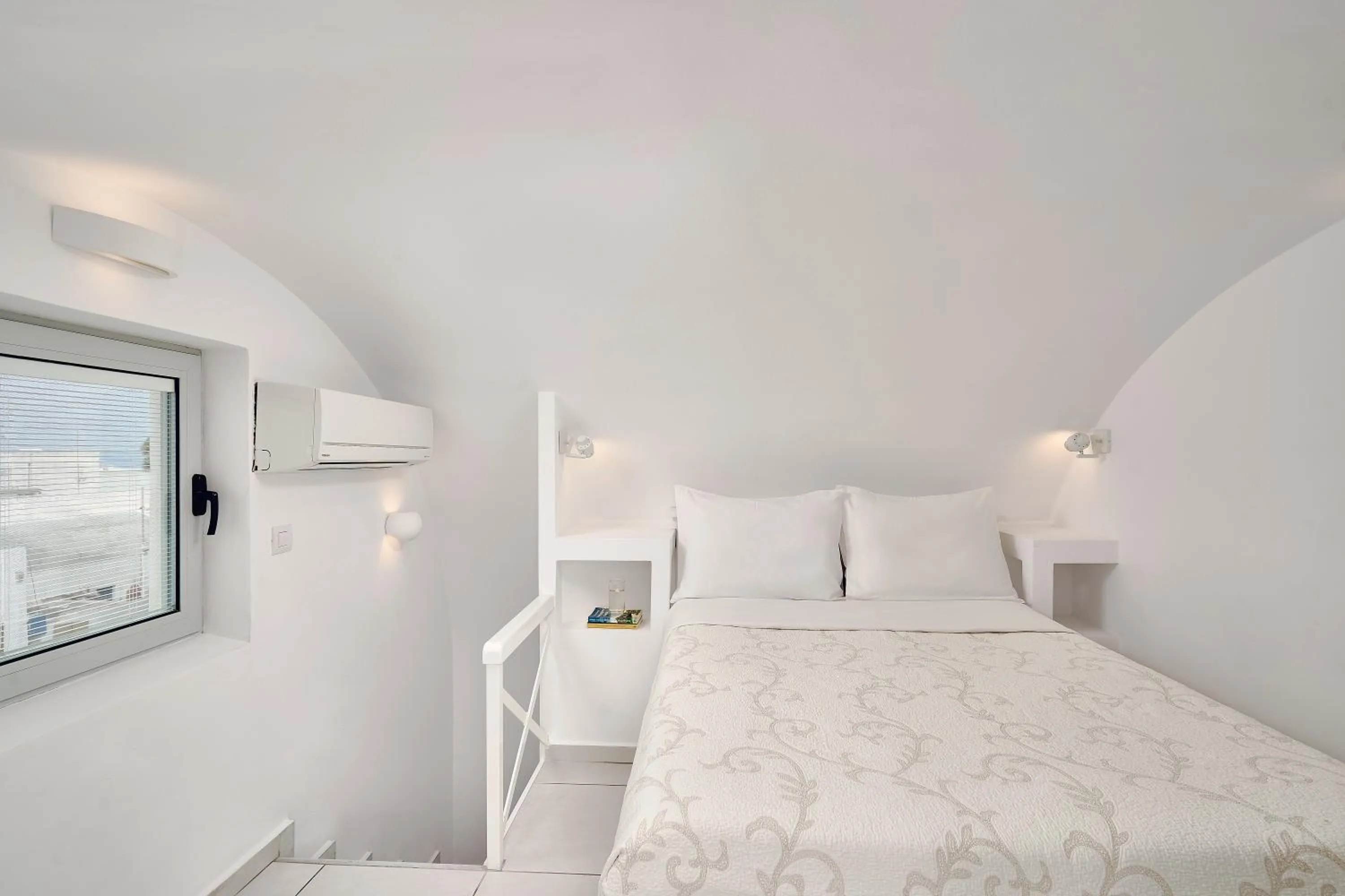 Bedroom, Bed in Merovigliosso