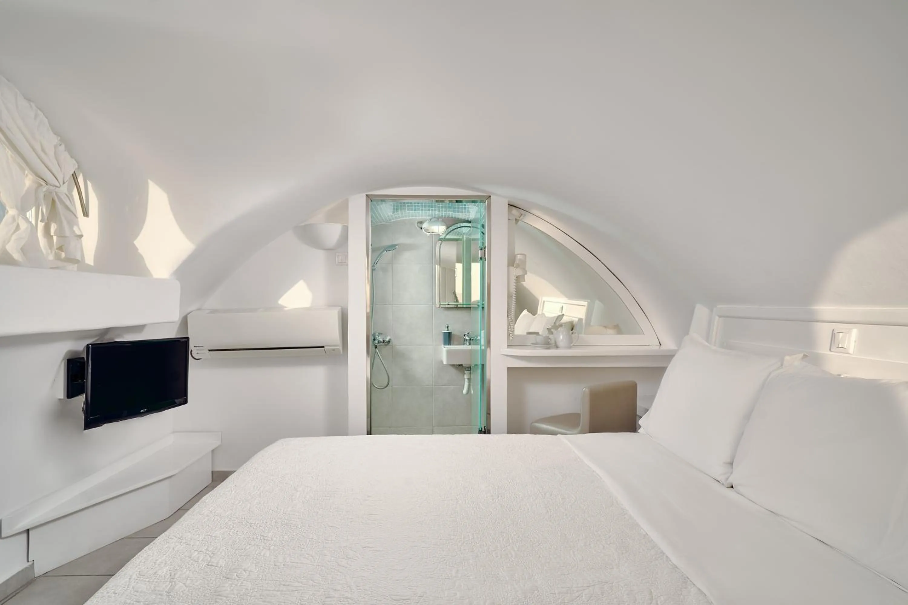 Bedroom, Bed in Merovigliosso