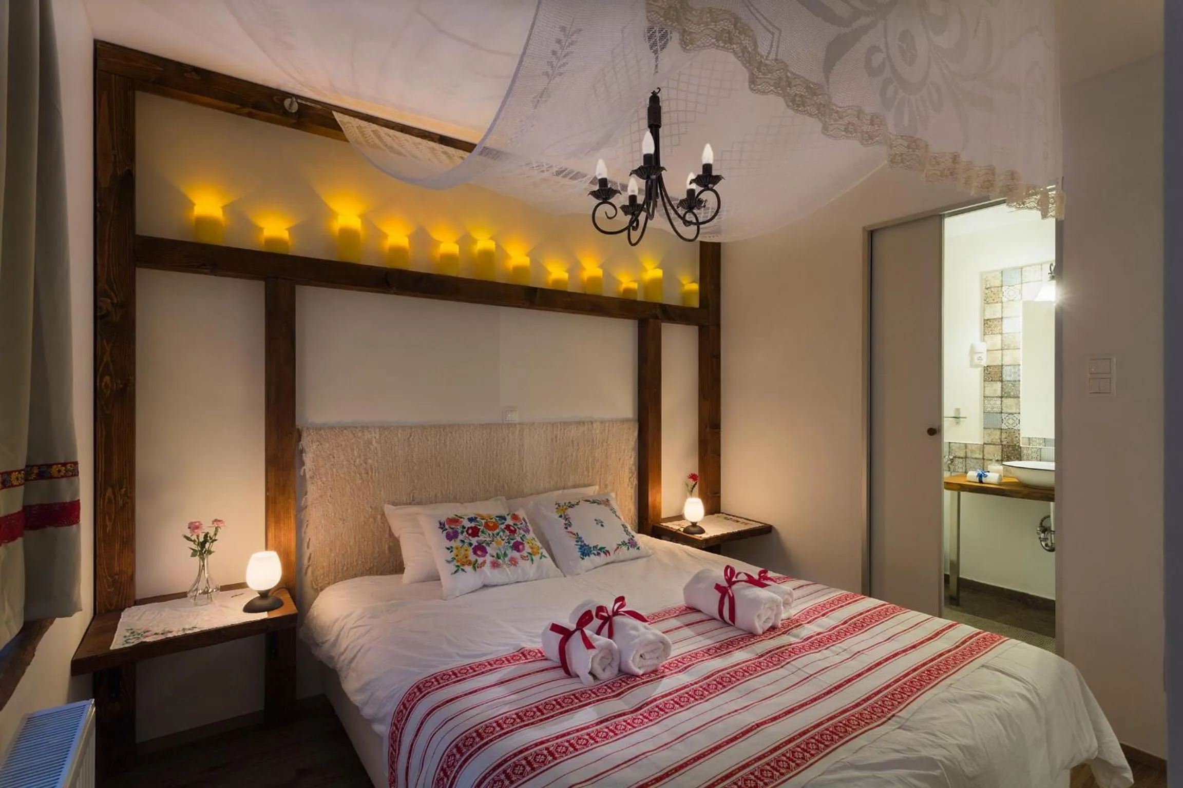 Bathroom, Bed in Suites 13 Budapest