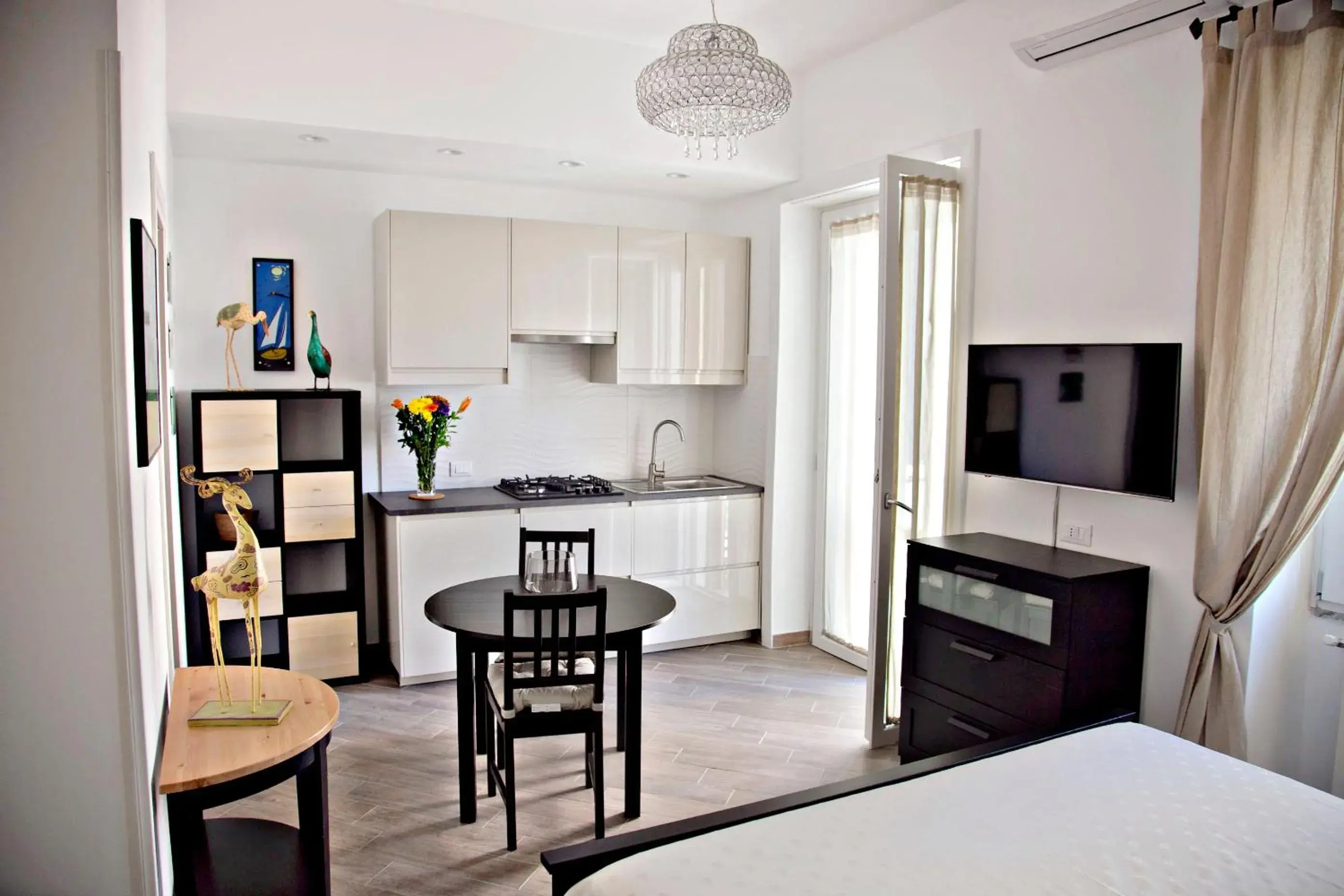 Deluxe Studio - single occupancy in Maison Lumière Deluxe Studio - single occupancy in Maison Lumière