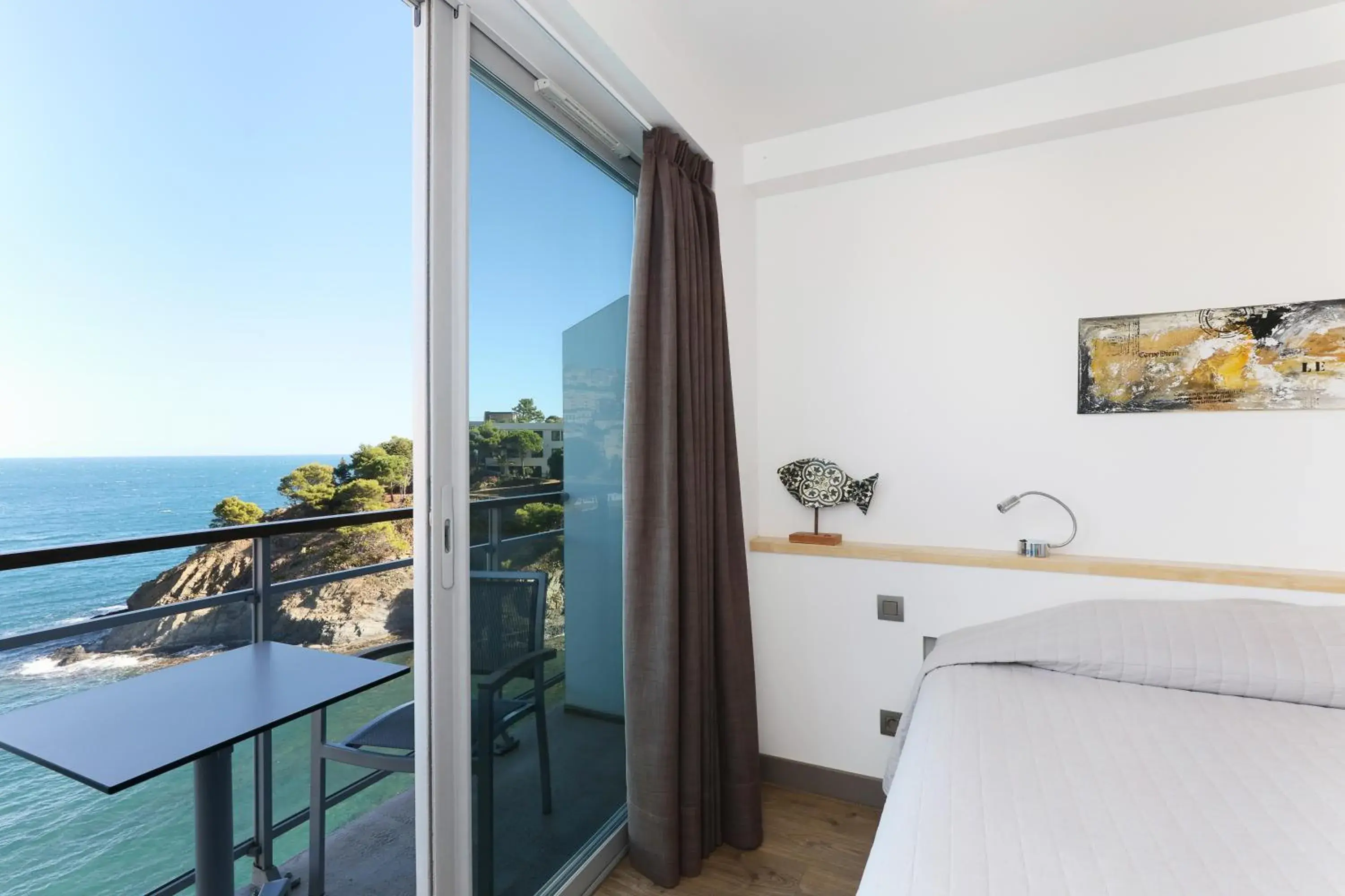 Double Room with Balcony and Sea View in Hotel La Vigie - Face à la mer Double Room with Balcony and Sea View in Hotel La Vigie - Face à la mer
