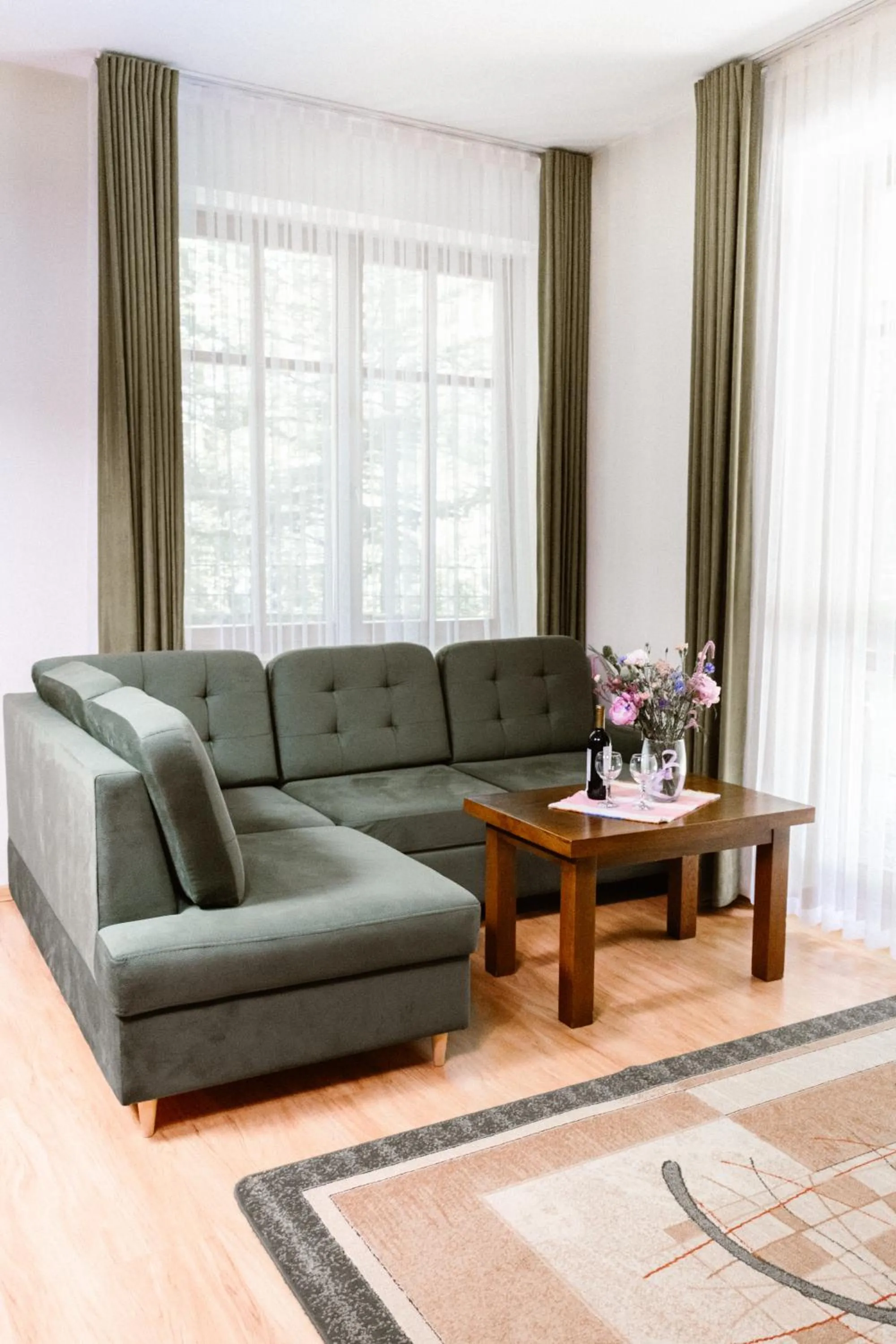 Communal lounge/ TV room in Aparthotel Bellamonte