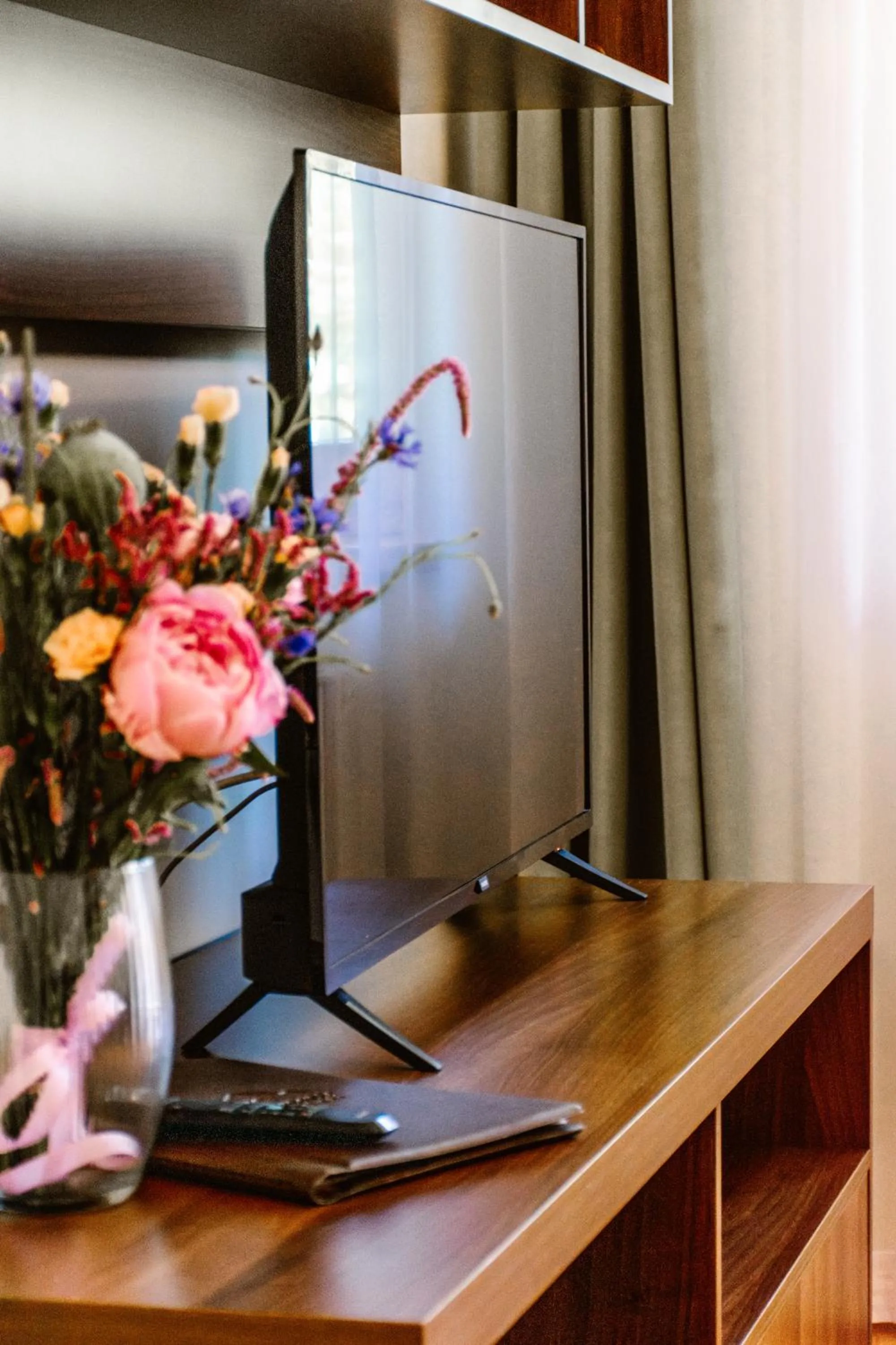 Communal lounge/ TV room in Aparthotel Bellamonte