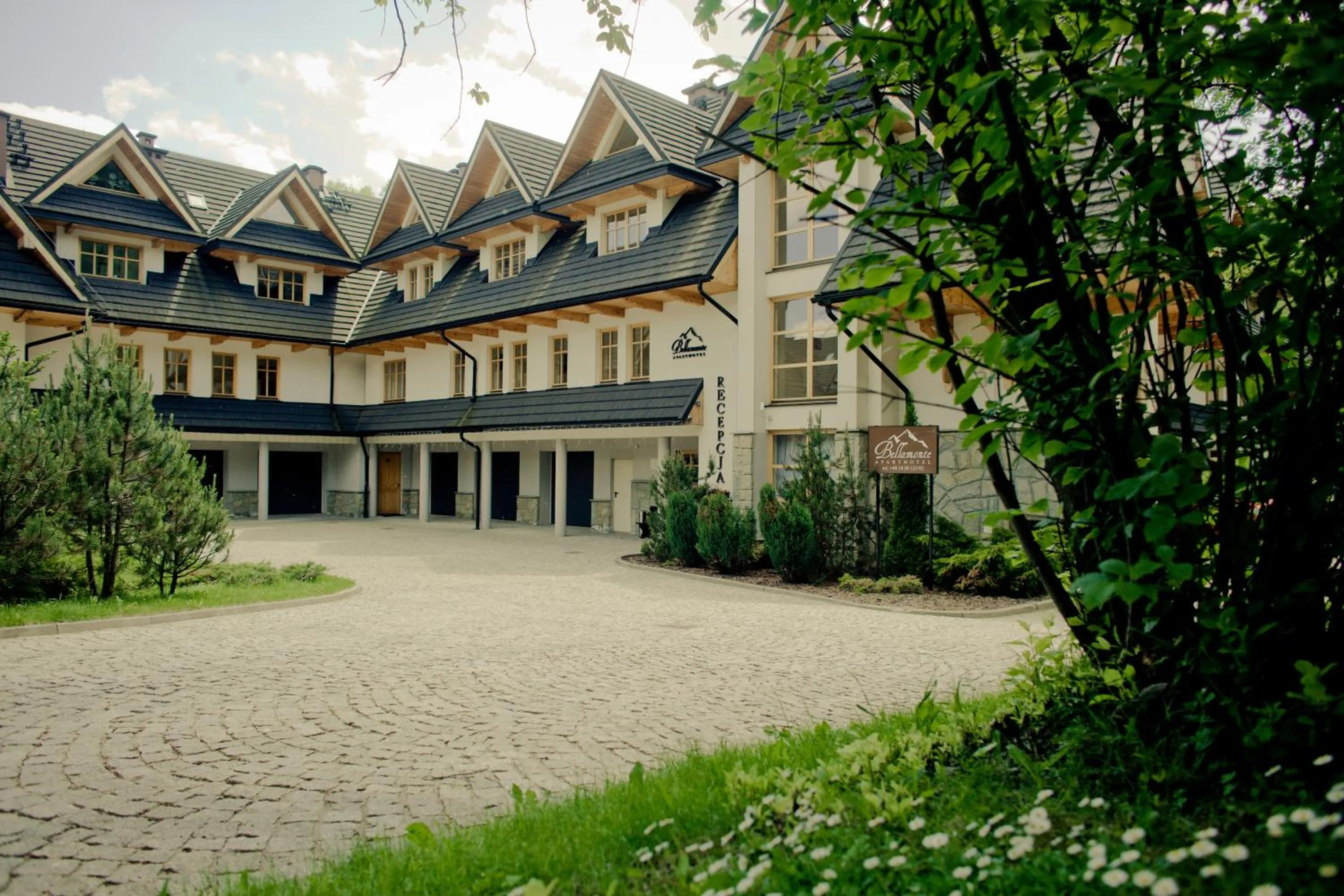 Facade/entrance in Aparthotel Bellamonte