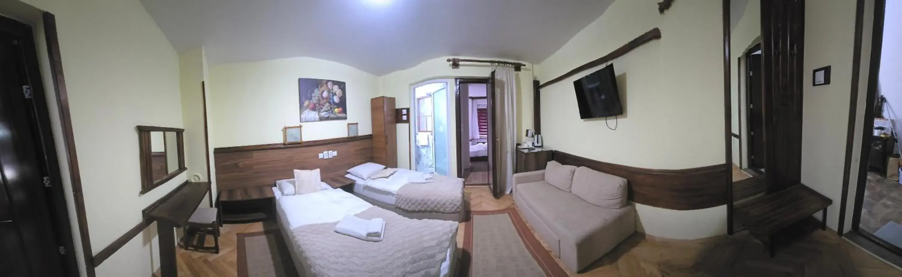 Comfort Quadruple Room in Hotel Kapistec Skopje Comfort Quadruple Room in Hotel Kapistec Skopje