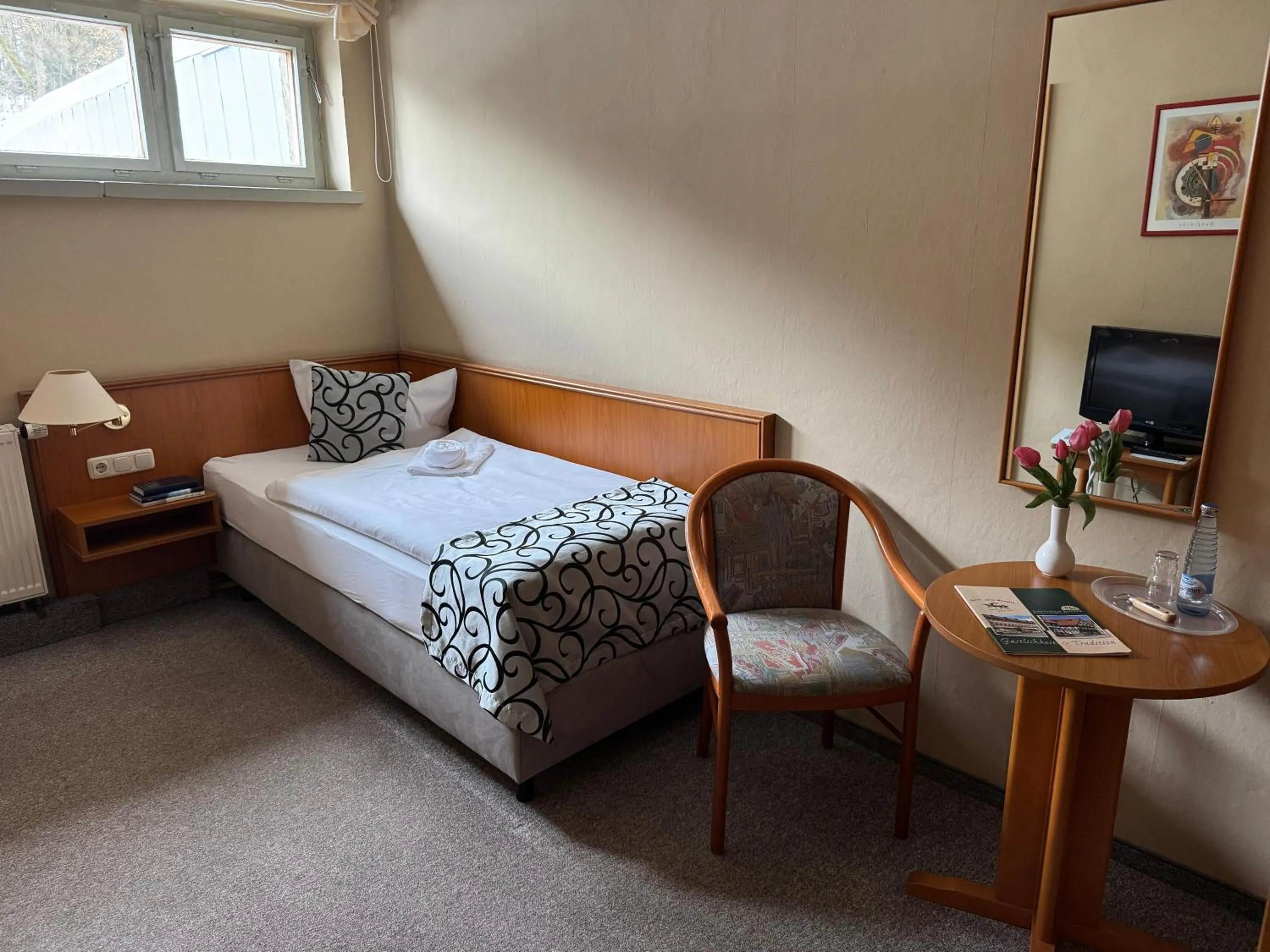 Photo of the whole room, Bed in Hotel Zum Kanzler