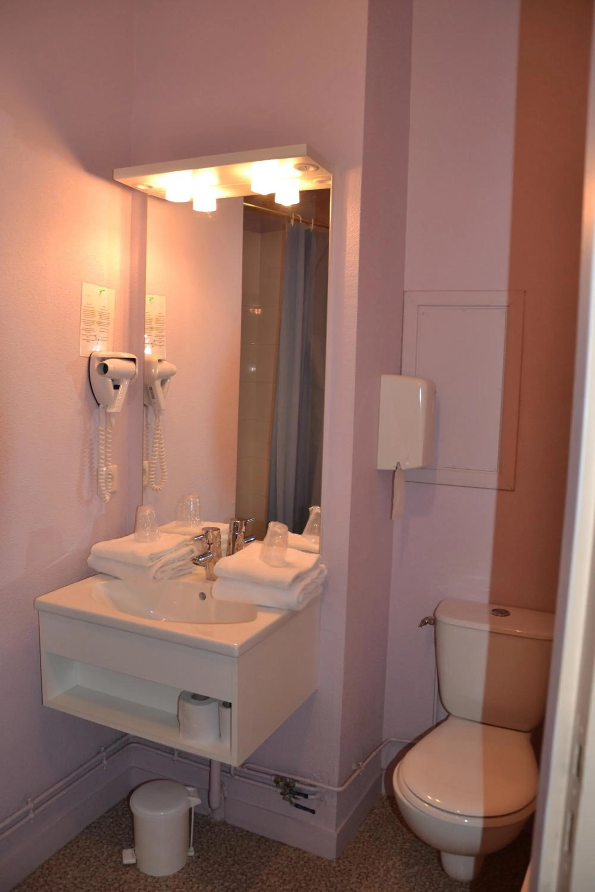 Bathroom in Hotel Les Bénédictins