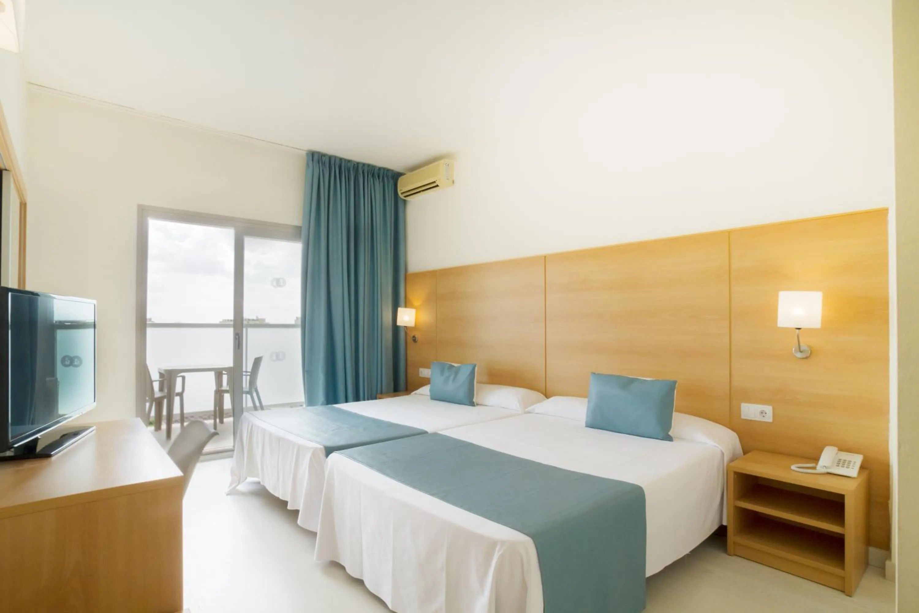 Bedroom, Bed in Ibersol Playa Dorada