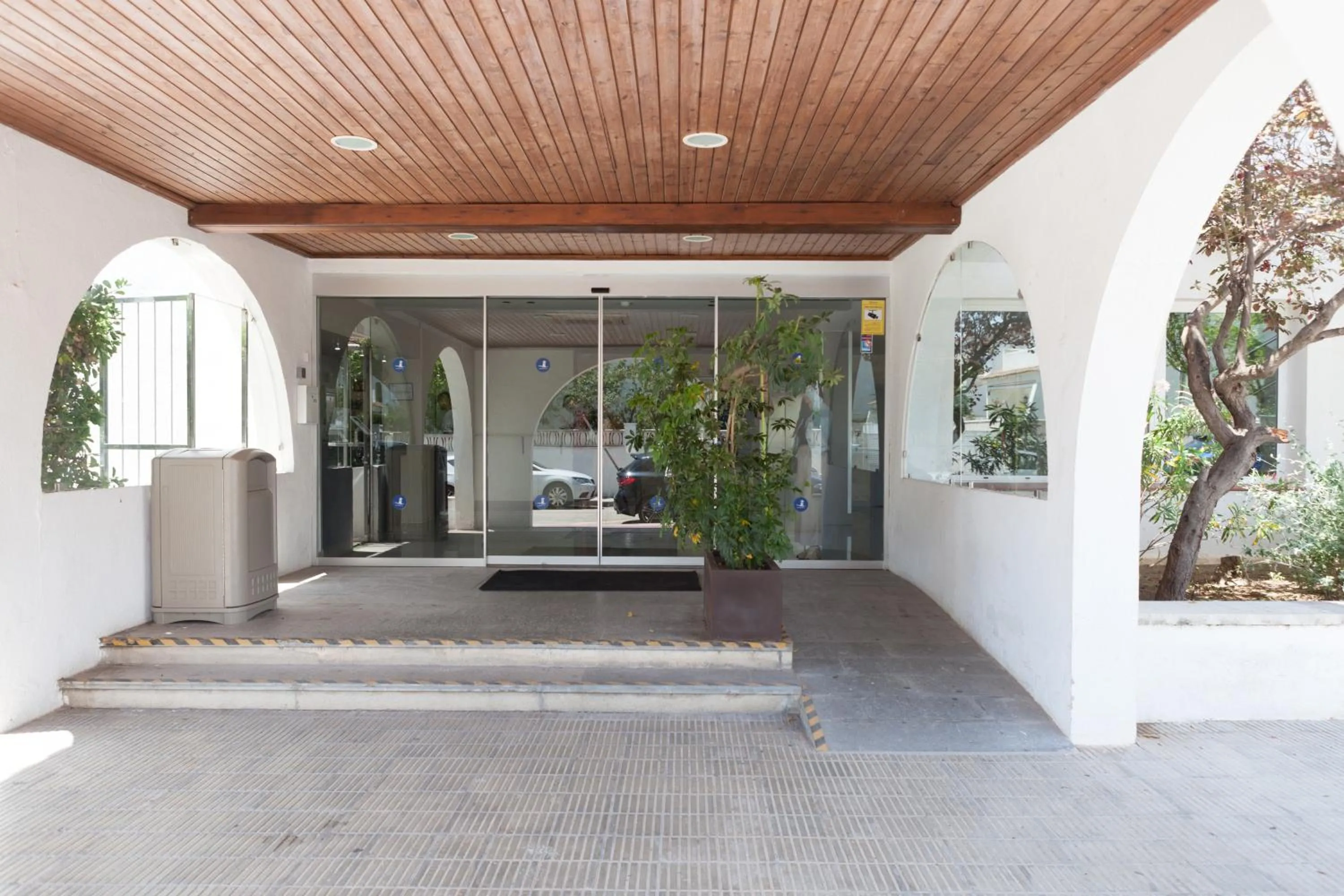 Facade/entrance in Ibersol Playa Dorada