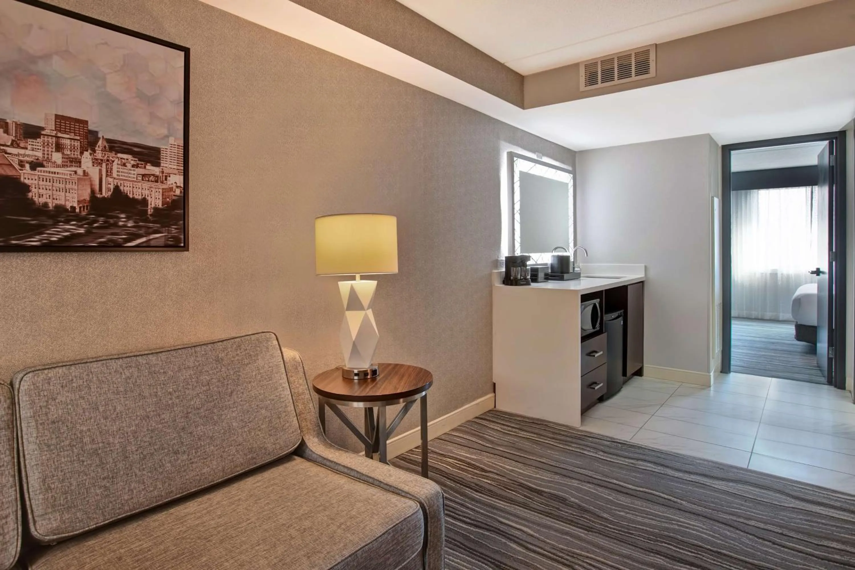 Living room in Embassy Suites Syracuse