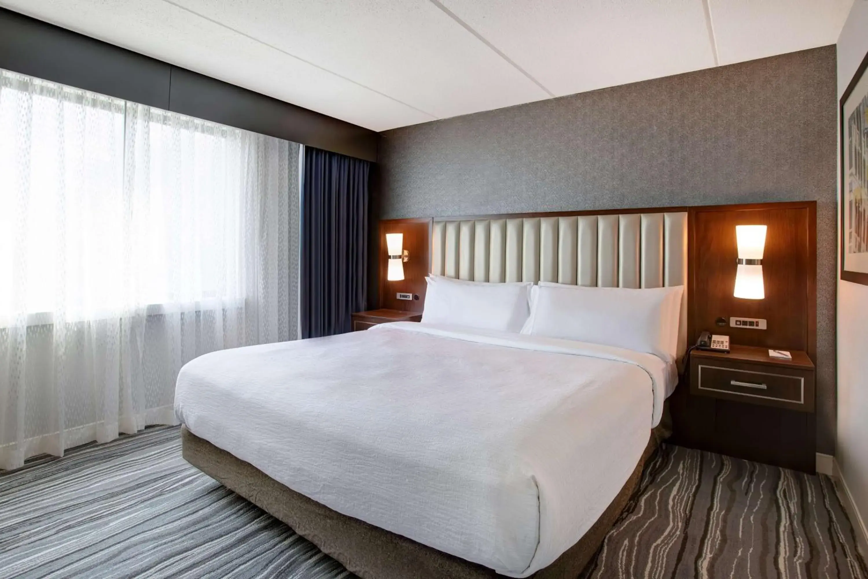 Bed in Embassy Suites Syracuse Bed in Embassy Suites Syracuse