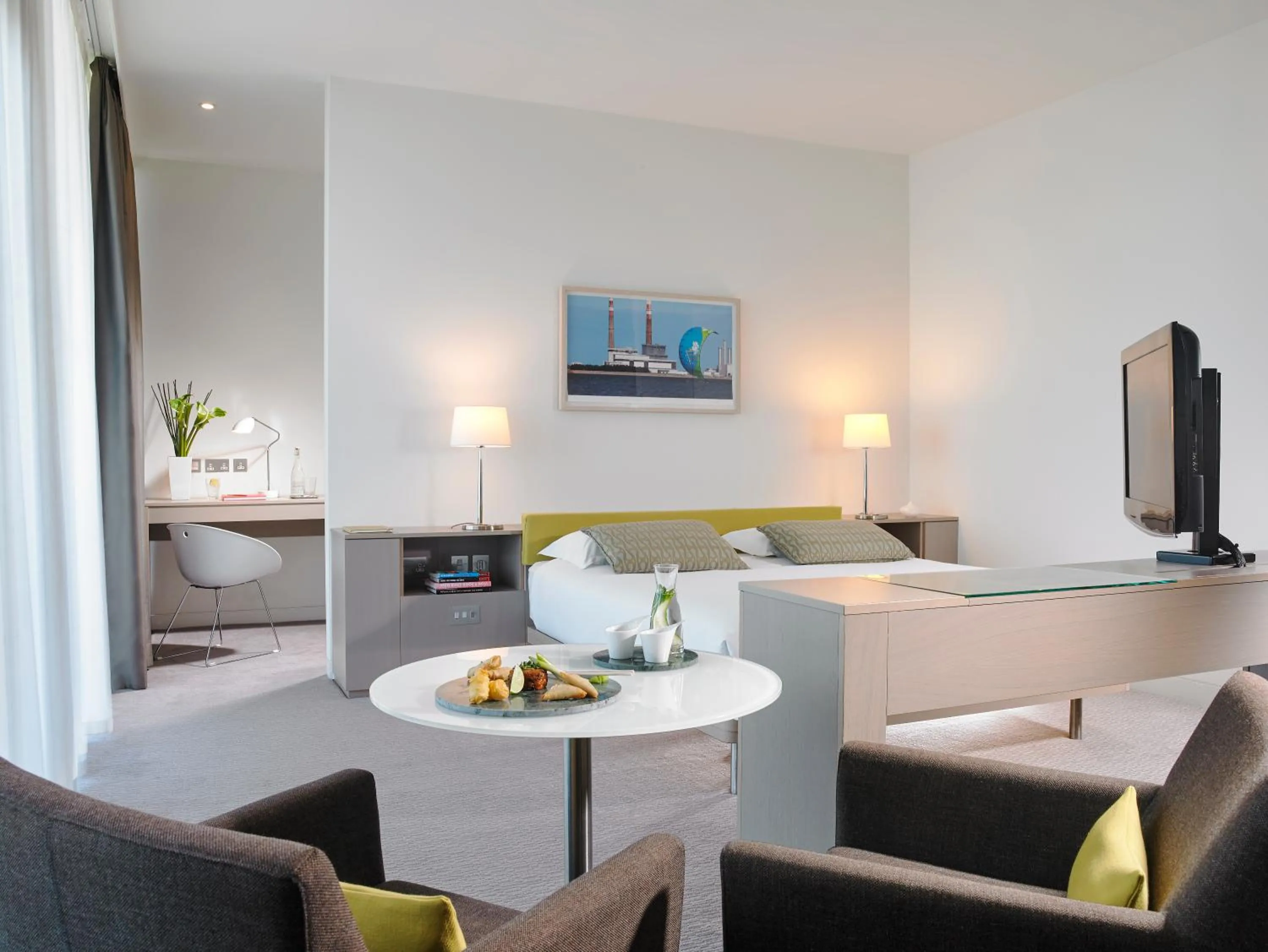 Photo of the whole room in The Gibson Hotel