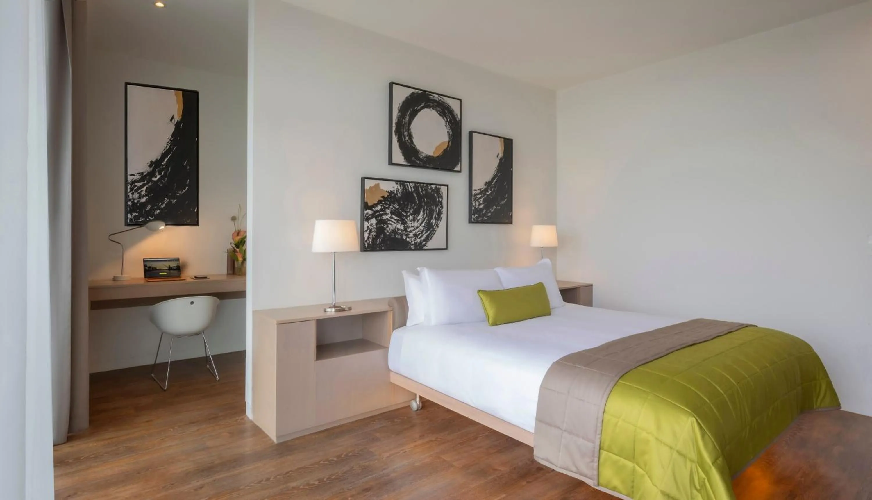 Bed in The Gibson Hotel