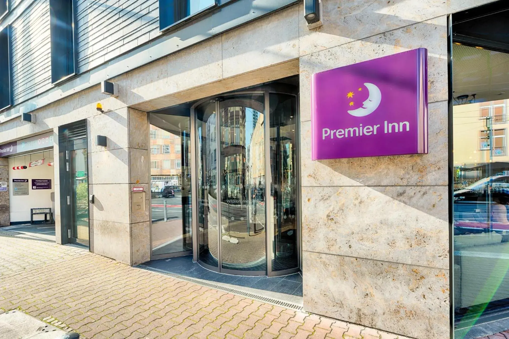 Property building in Premier Inn Frankfurt City Europaviertel Property building in Premier Inn Frankfurt City Europaviertel