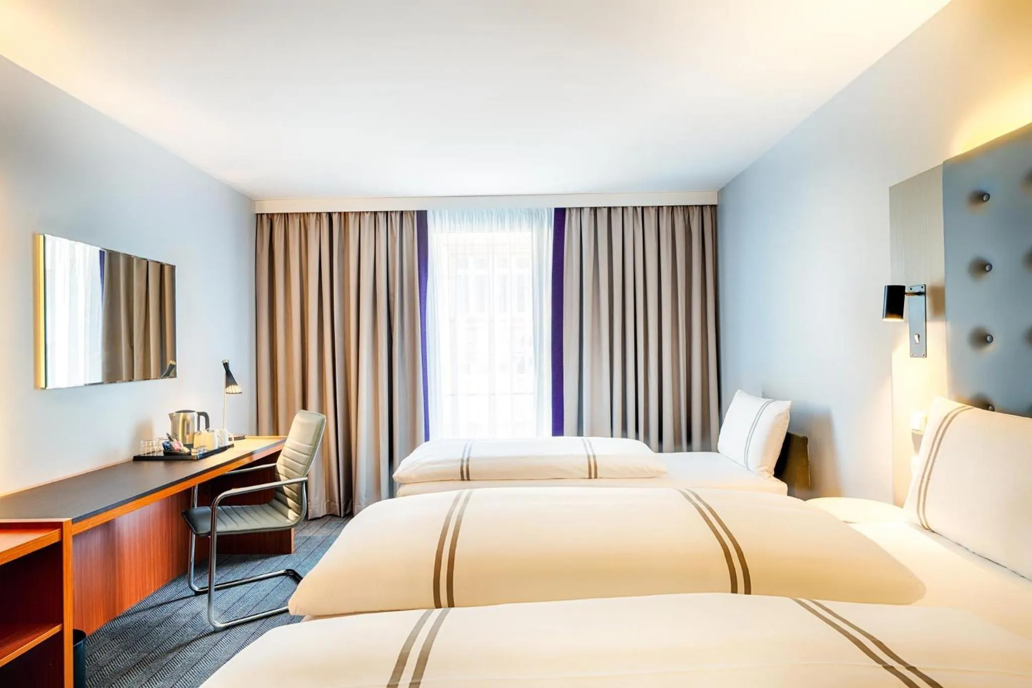 Bedroom, Bed in Premier Inn Frankfurt City Europaviertel