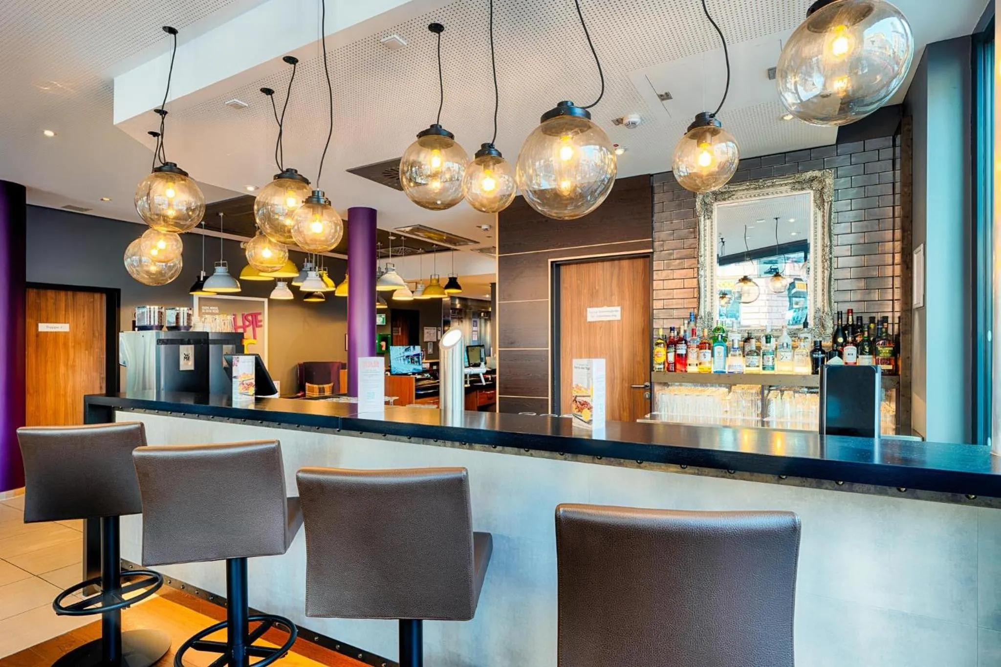Lounge or bar in Premier Inn Frankfurt City Europaviertel